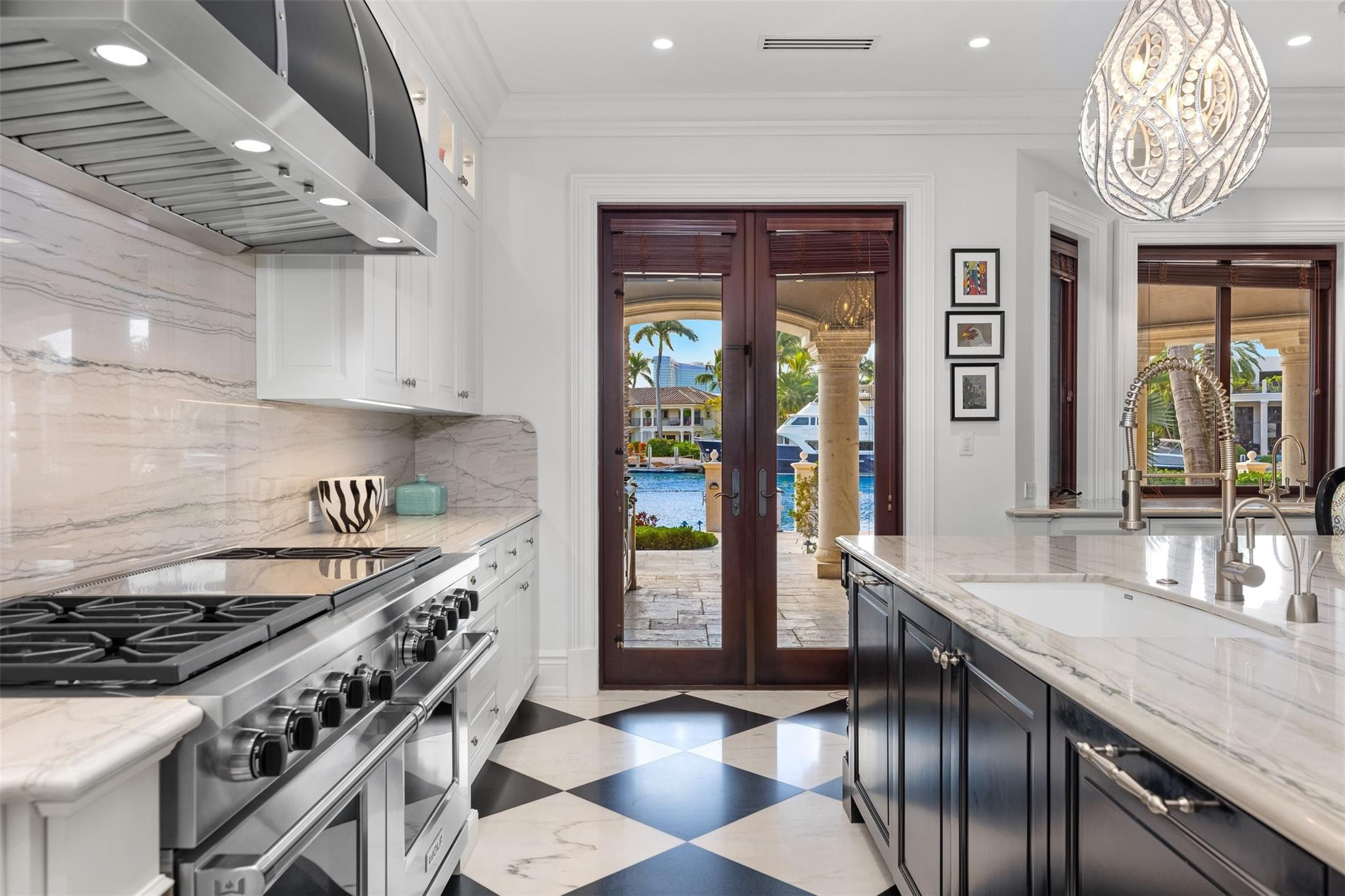 2430 Del Lago Fort Lauderdale, FL 33316