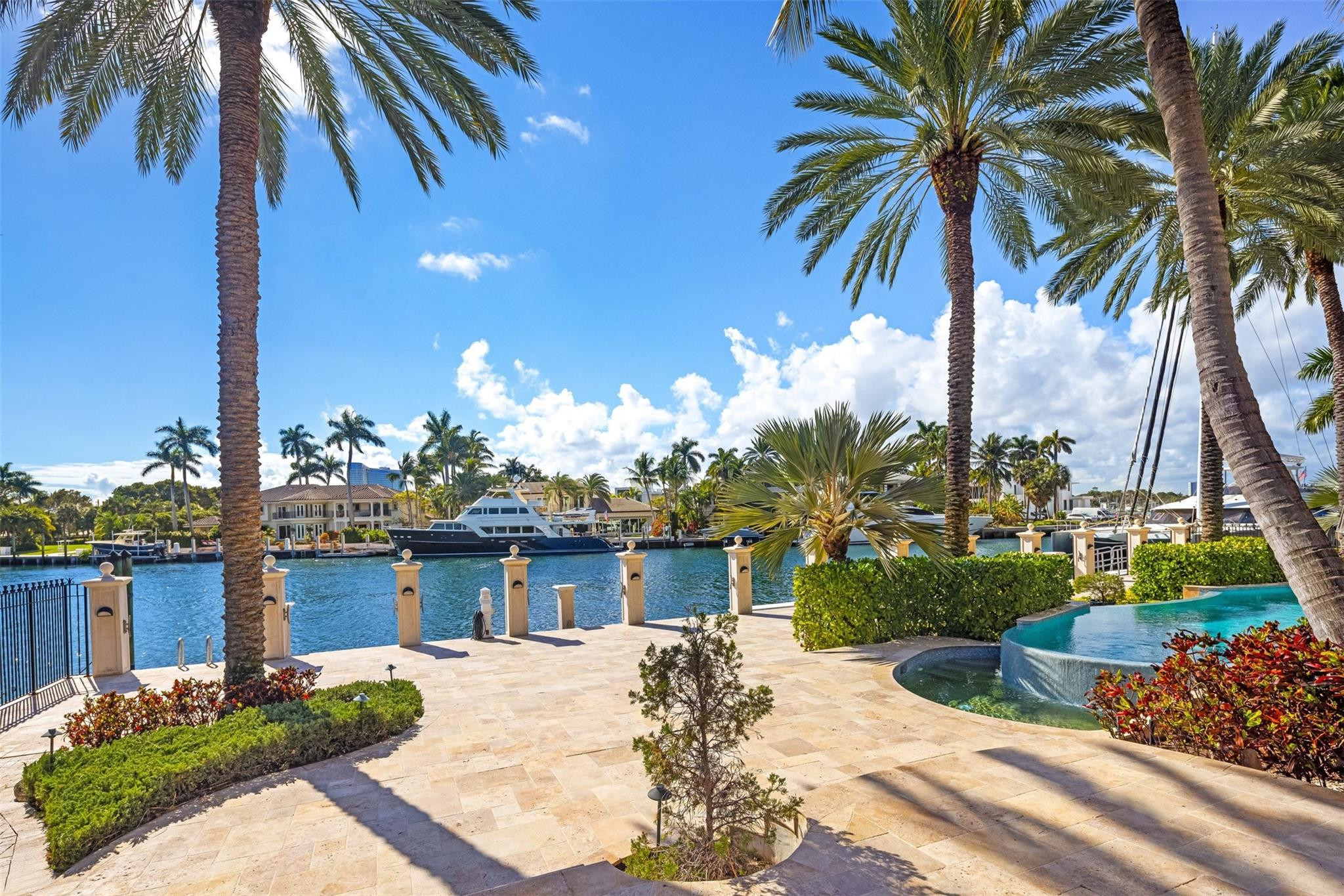 2430 Del Lago Fort Lauderdale, FL 33316