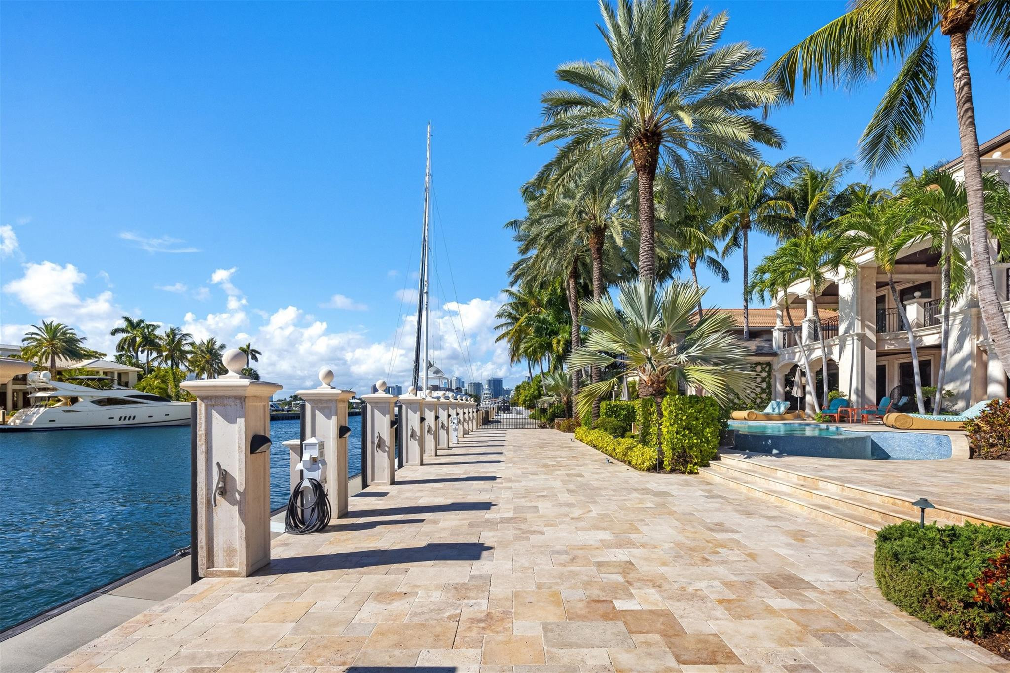 2430 Del Lago Fort Lauderdale, FL 33316