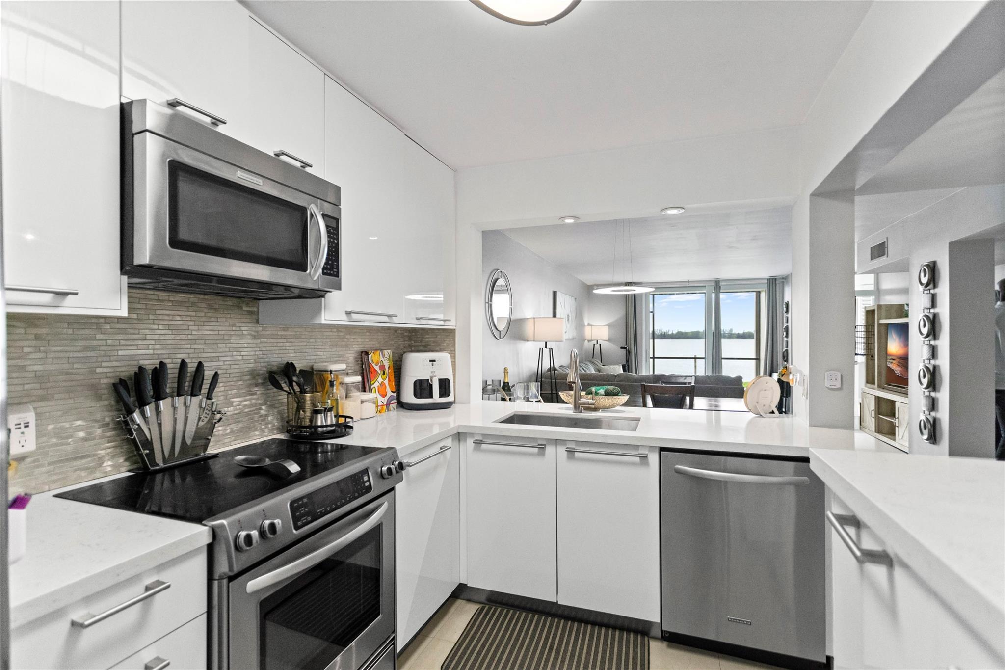 111 Lake Emerald Dr #106