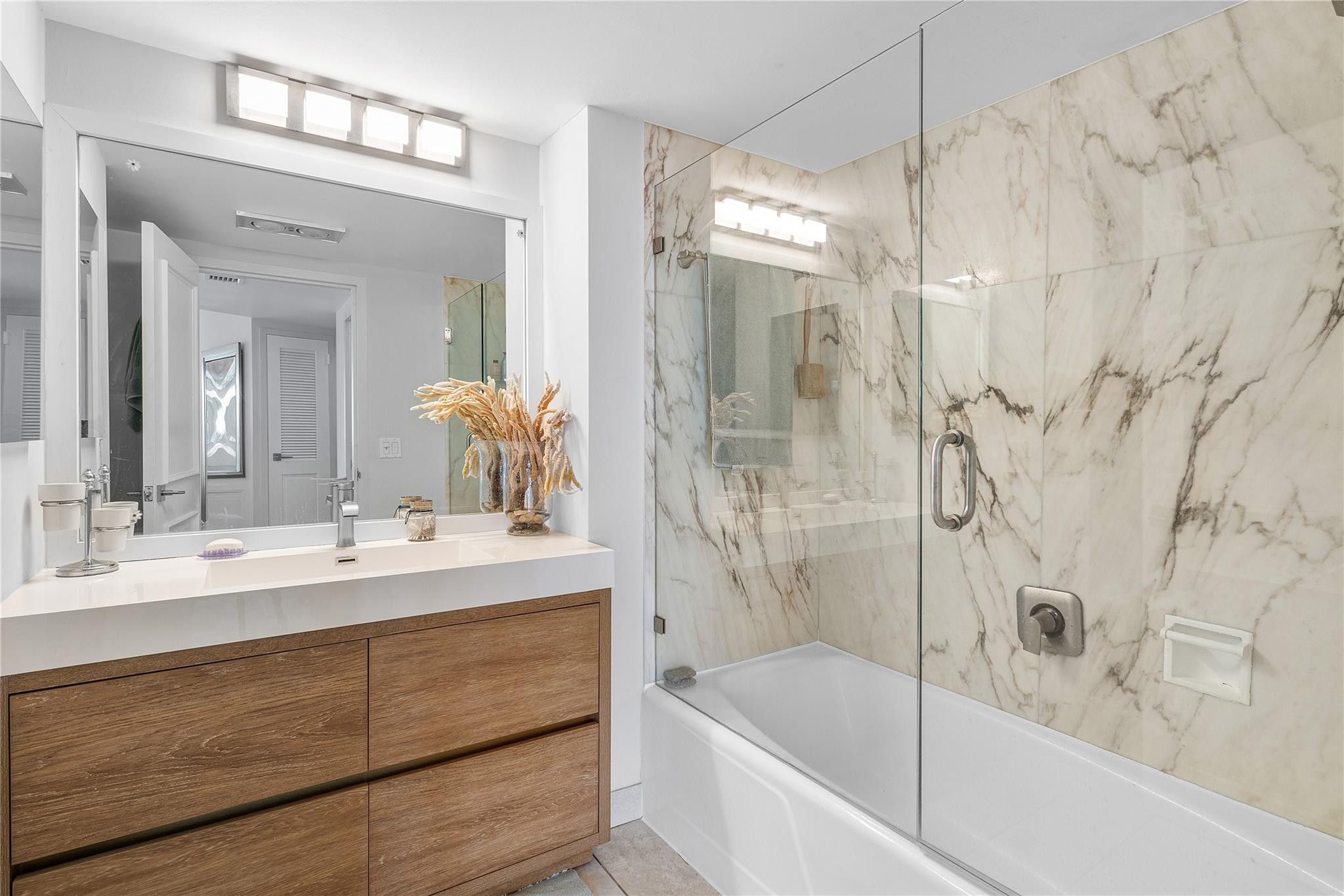 3000 Holiday #1605 Fort Lauderdale, FL 33316