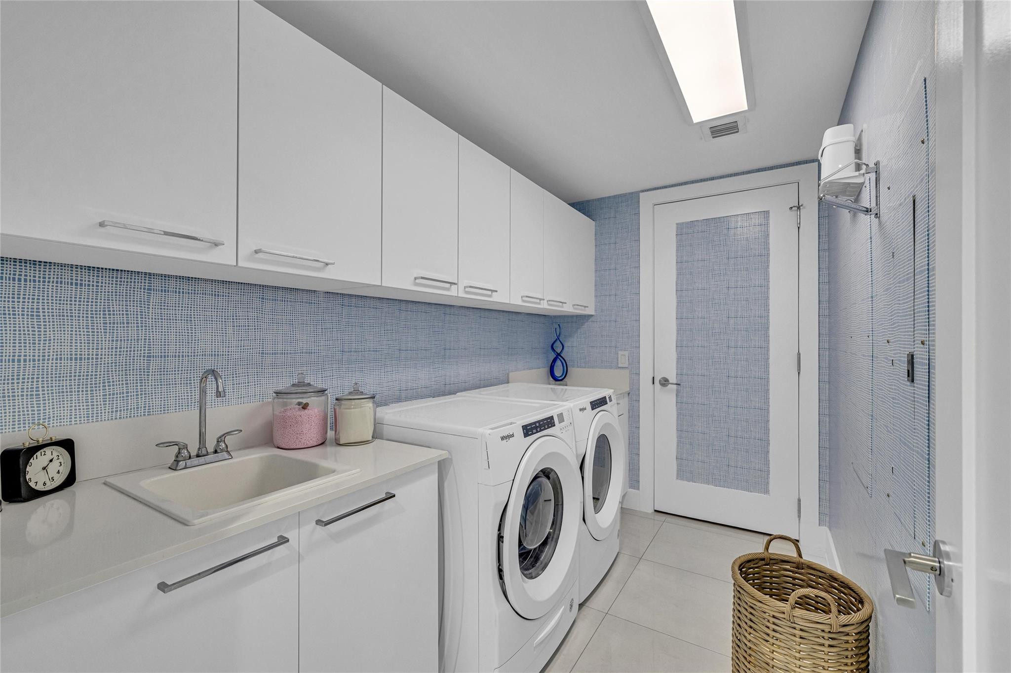 100 E Las Olas #1701 Fort Lauderdale, FL 33301