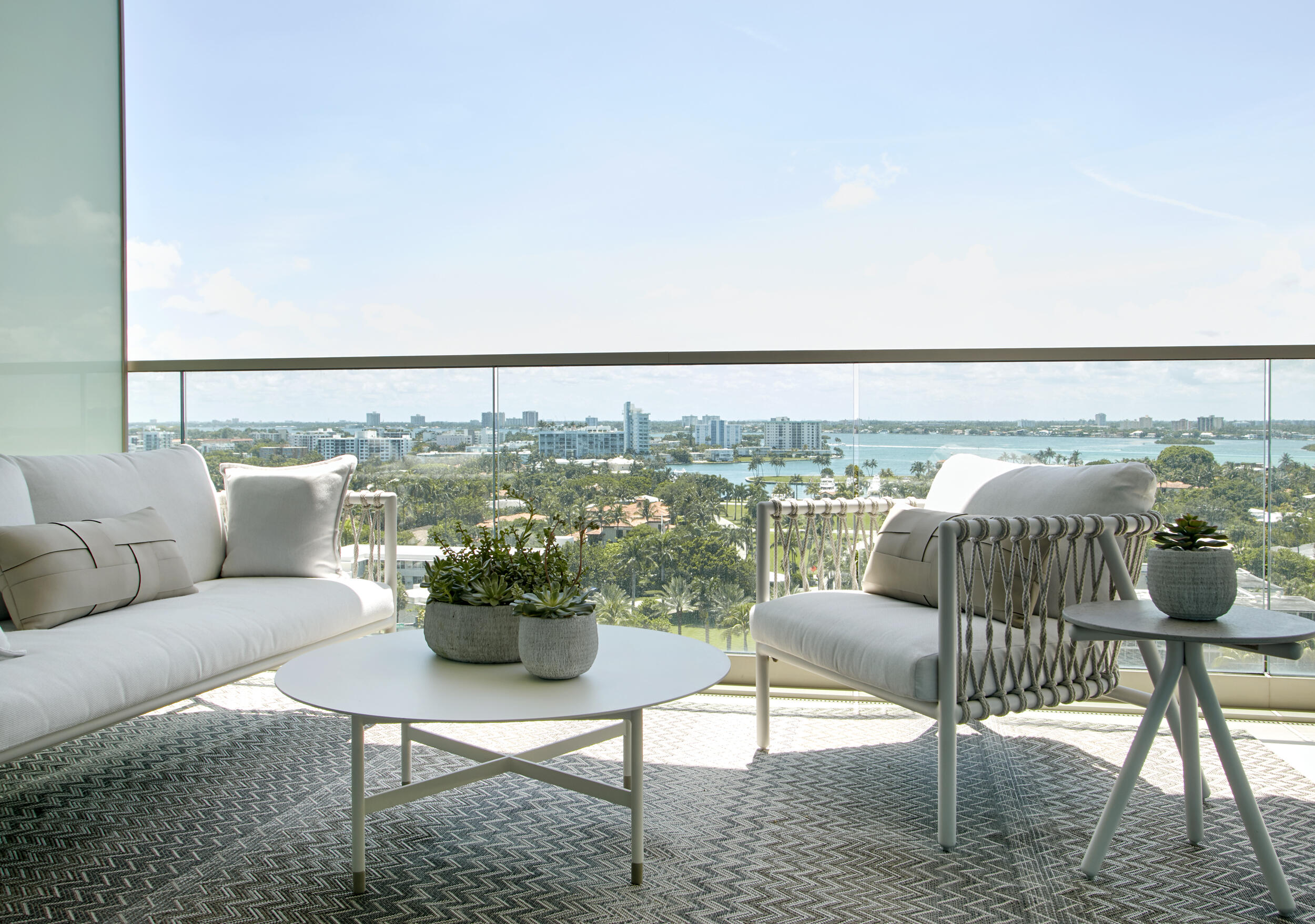 10203 Collins Ave #1104n