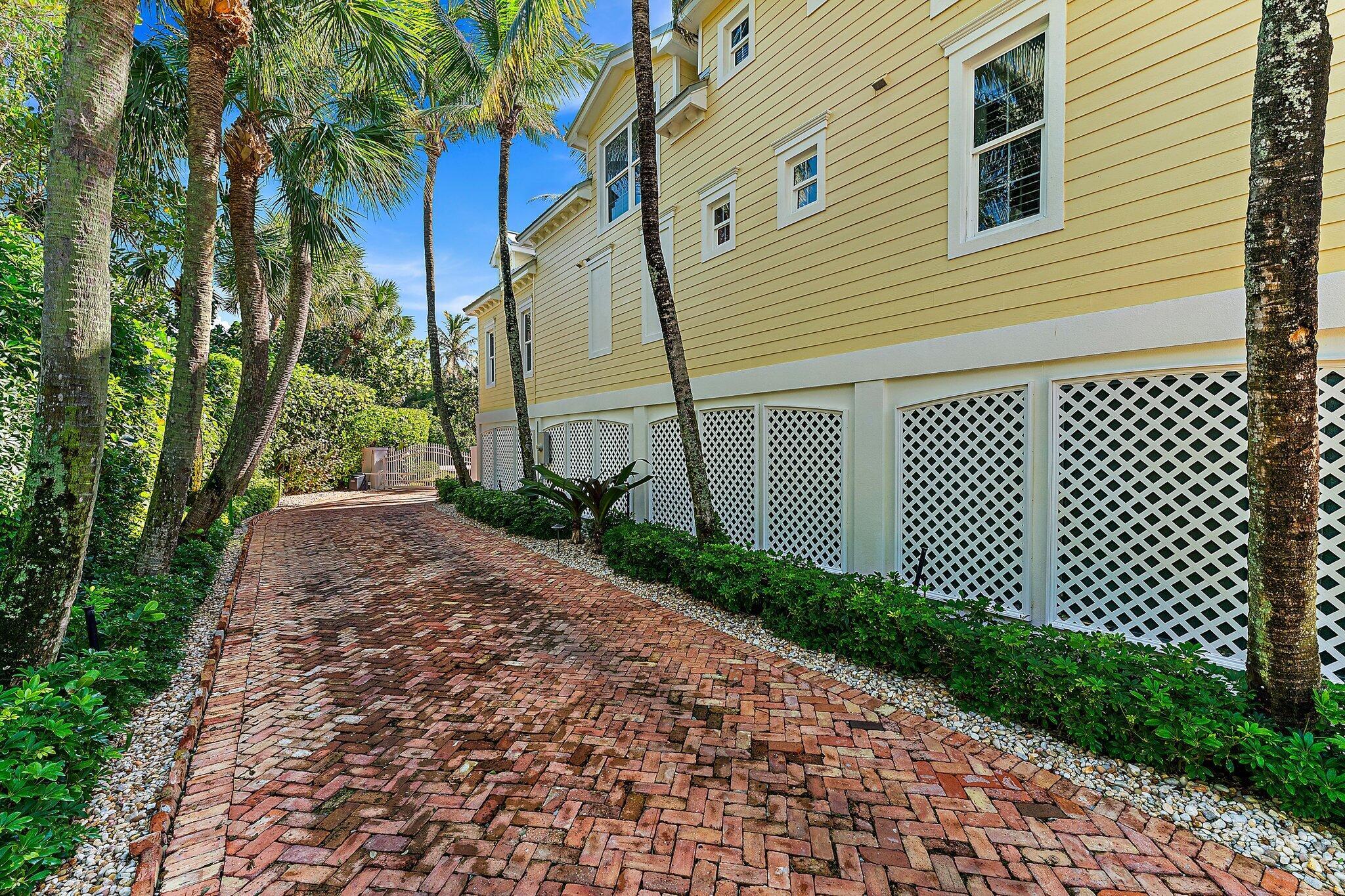 134 N Beach Rd Hobe Sound, FL 33455