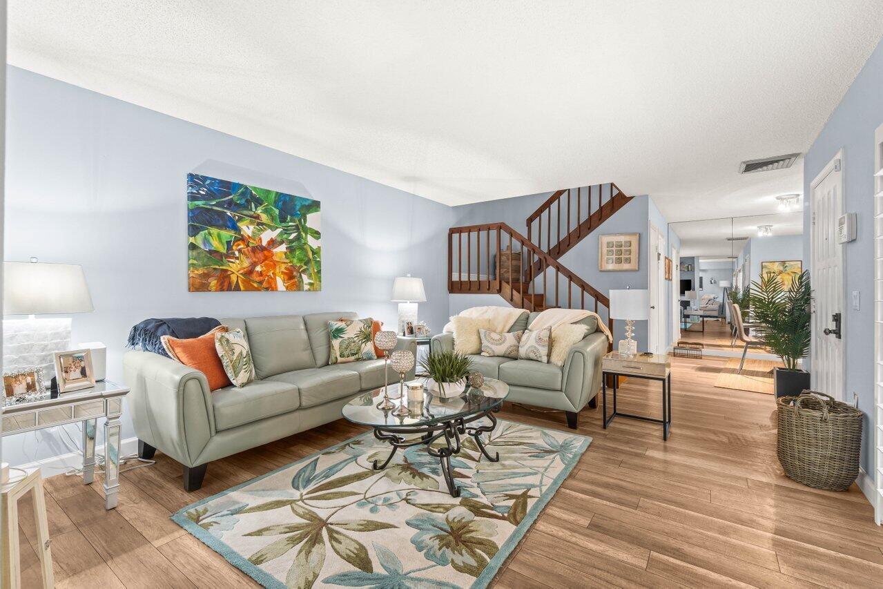 303 3rd Ln