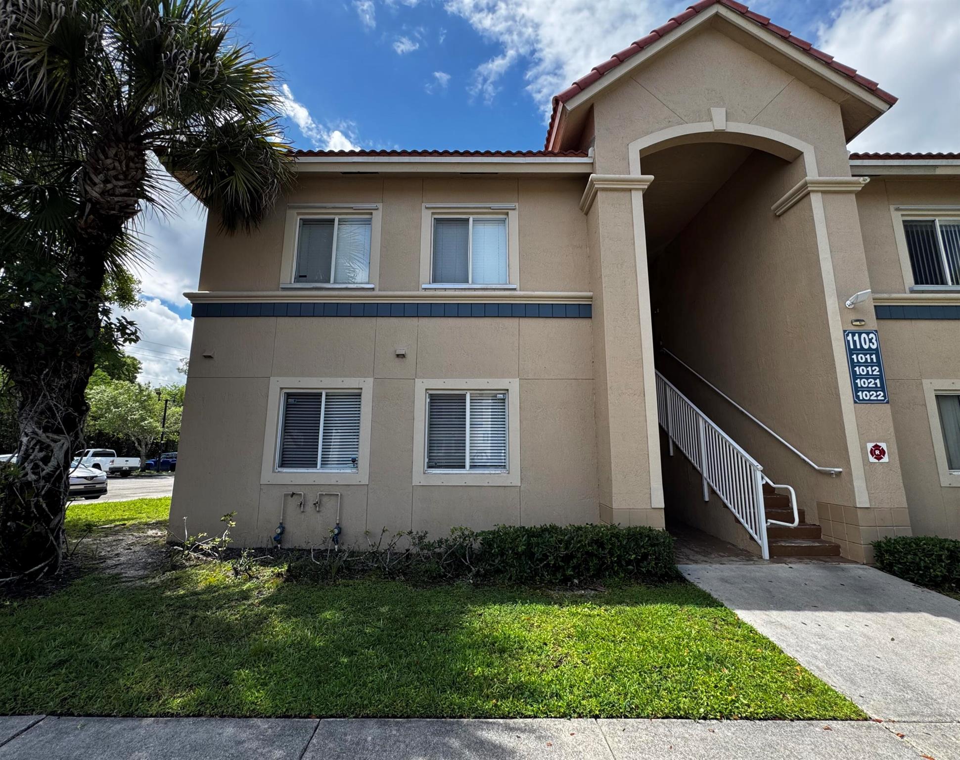 1103 Golden Lks Blvd #1011