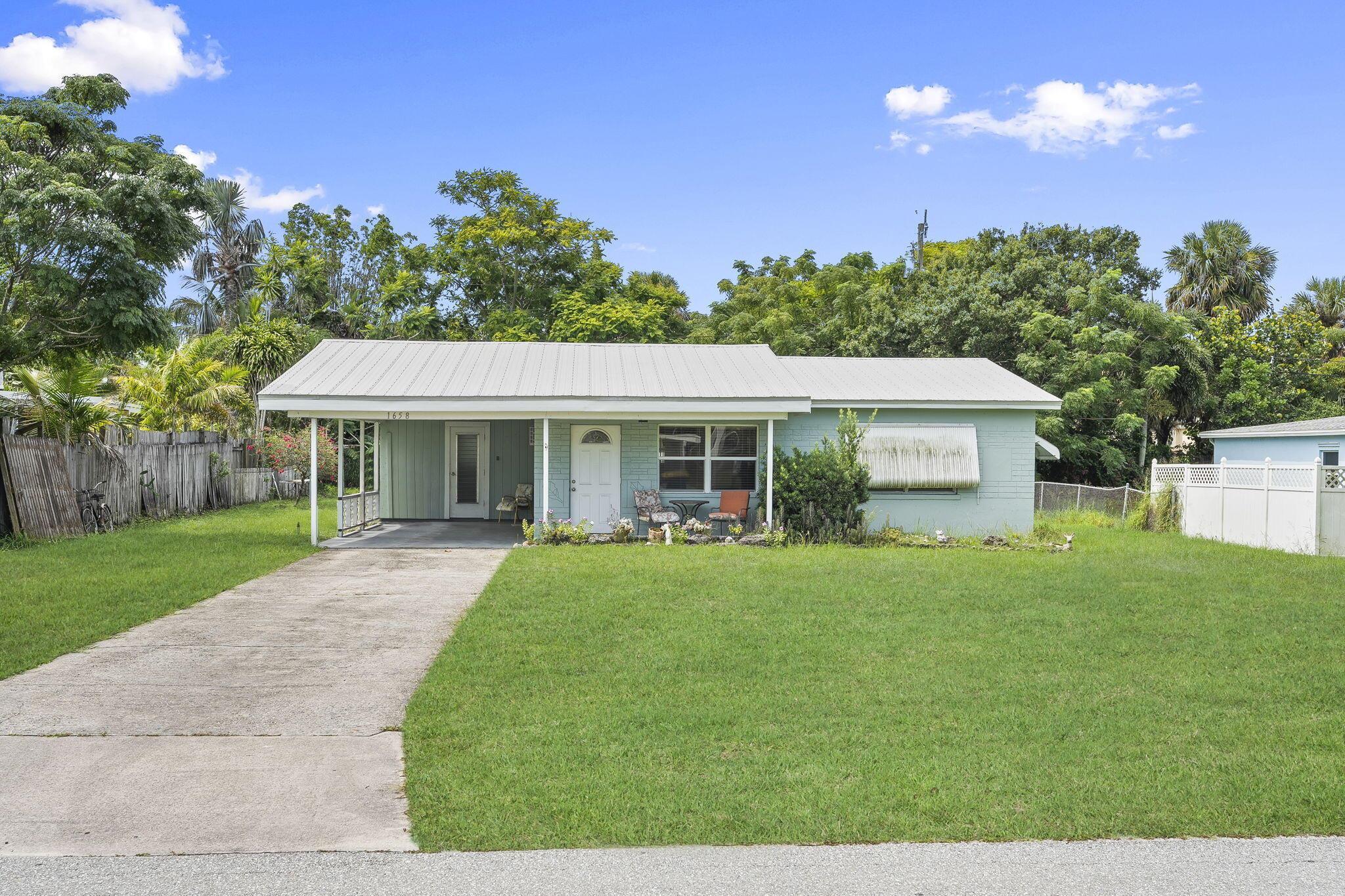 1658 NE Sunview Ter