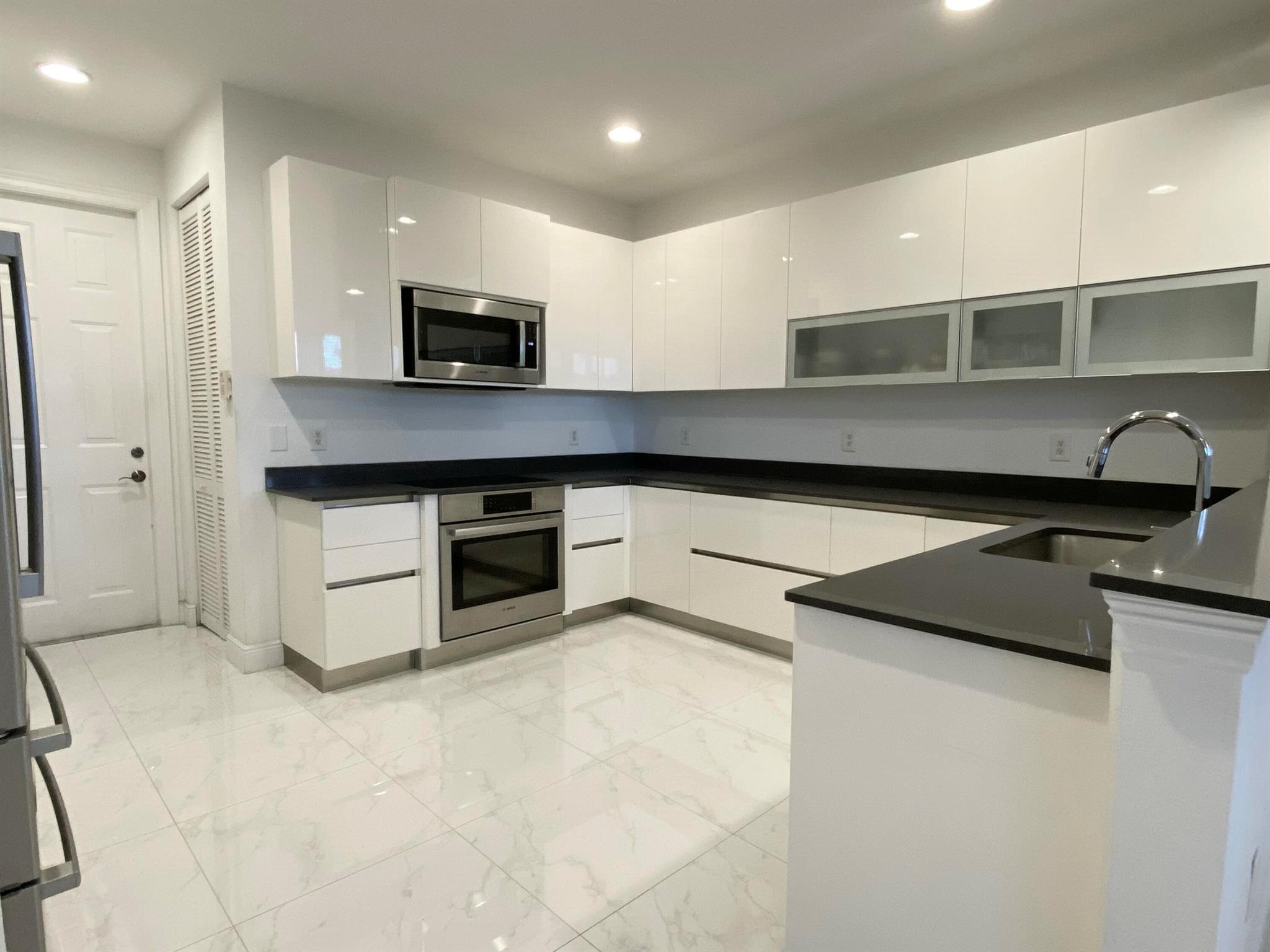 850 Millbrae Ct #2