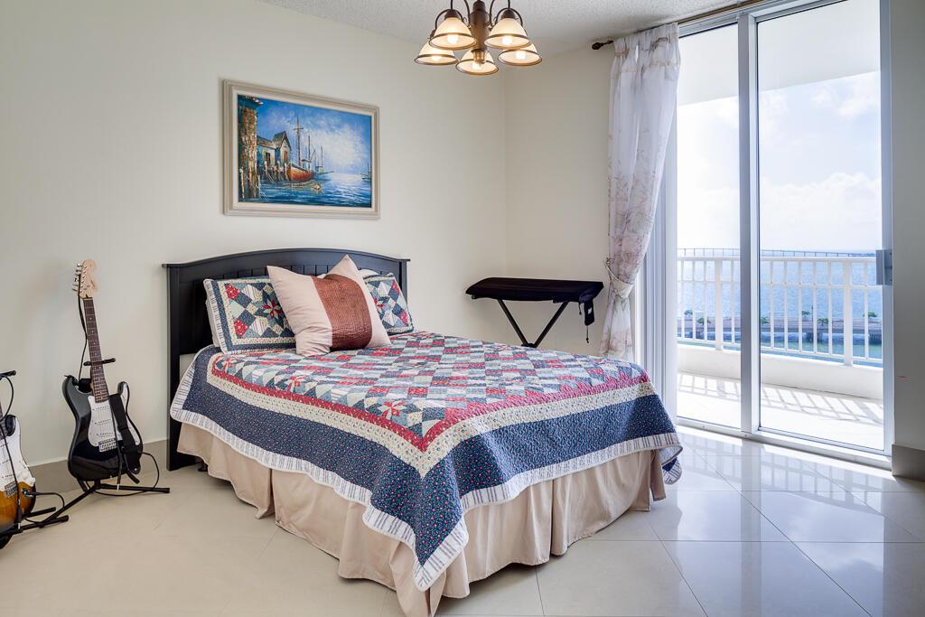 image Courvoisier Courts Condo12