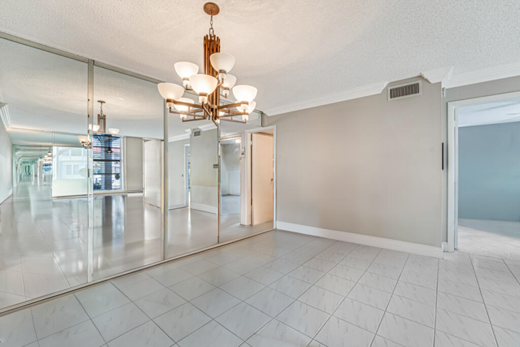 33 Abbey #103 Delray Beach, FL 33446