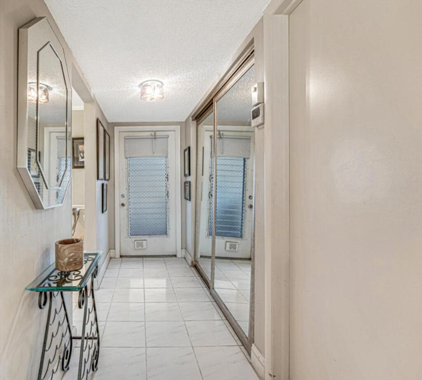 33 Abbey #103 Delray Beach, FL 33446