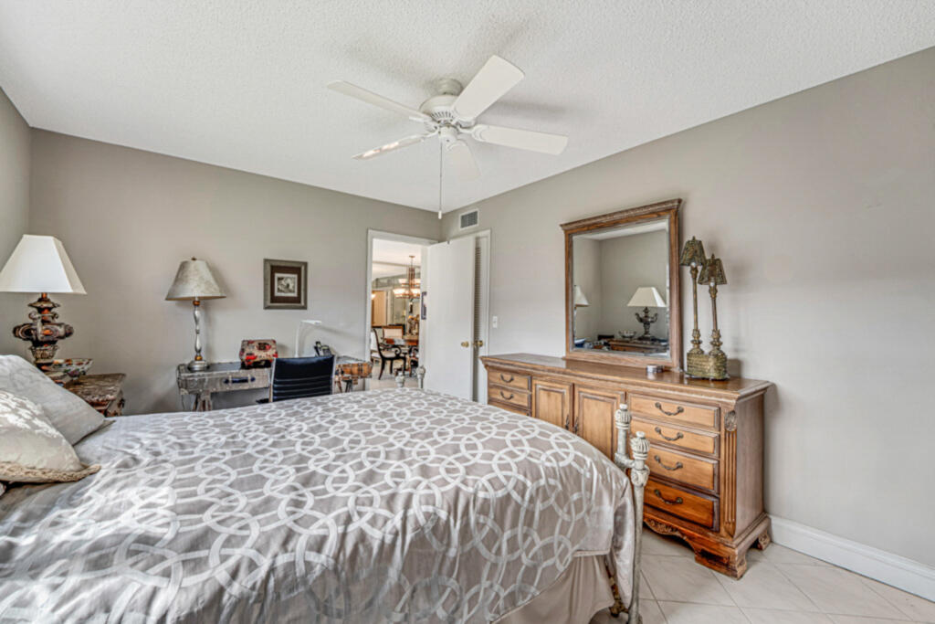 33 Abbey #103 Delray Beach, FL 33446