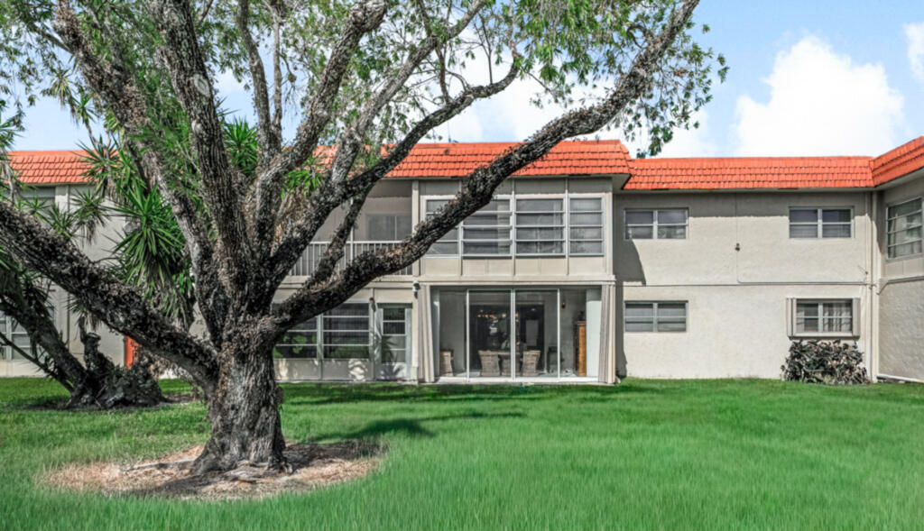 33 Abbey #103 Delray Beach, FL 33446