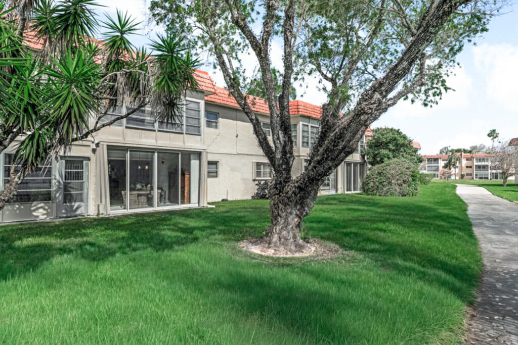 33 Abbey #103 Delray Beach, FL 33446