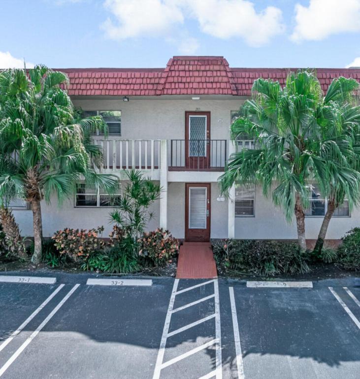 33 Abbey #103 Delray Beach, FL 33446