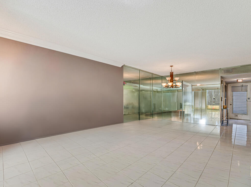 33 Abbey #103 Delray Beach, FL 33446