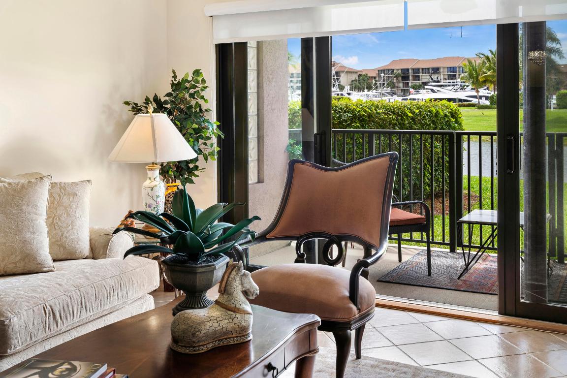 601 Seafarer Cir #104 Jupiter, FL 33477