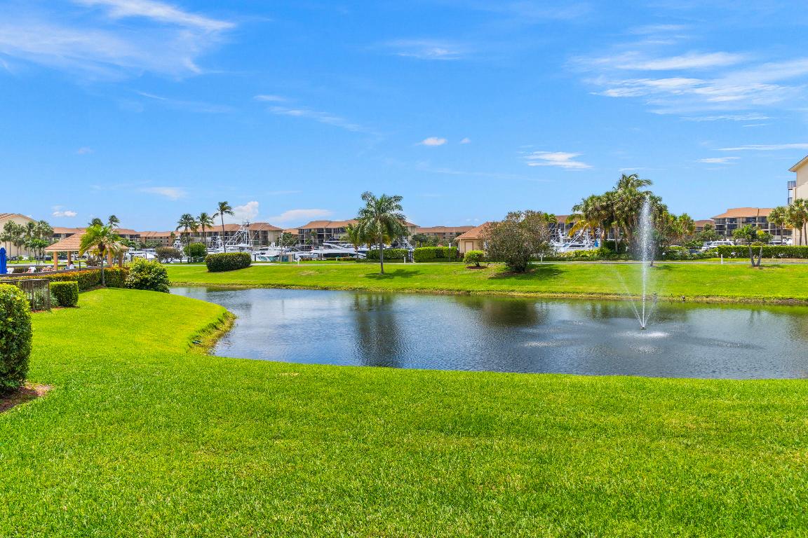 601 Seafarer Cir #104 Jupiter, FL 33477