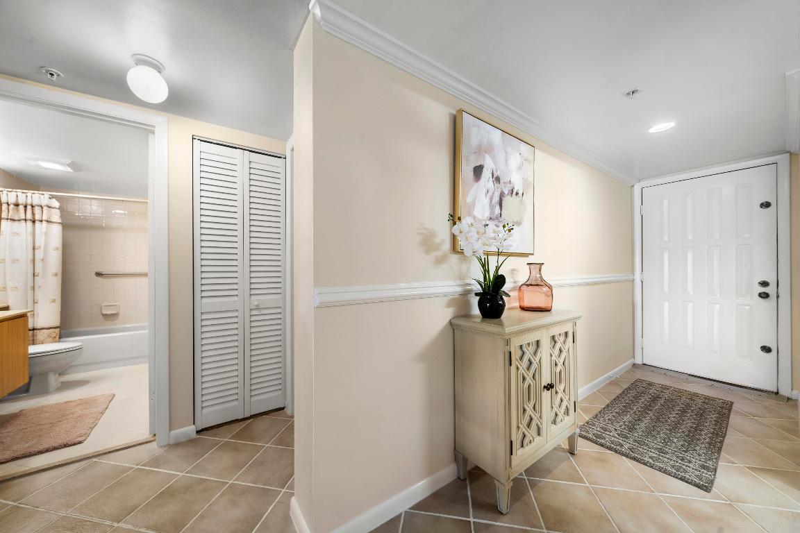 601 Seafarer Cir #104 Jupiter, FL 33477