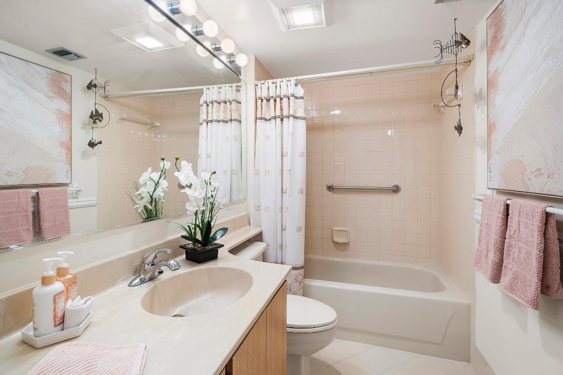 601 Seafarer Cir #104 Jupiter, FL 33477