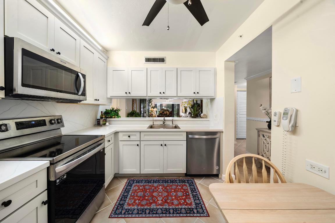 601 Seafarer Cir #104 Jupiter, FL 33477