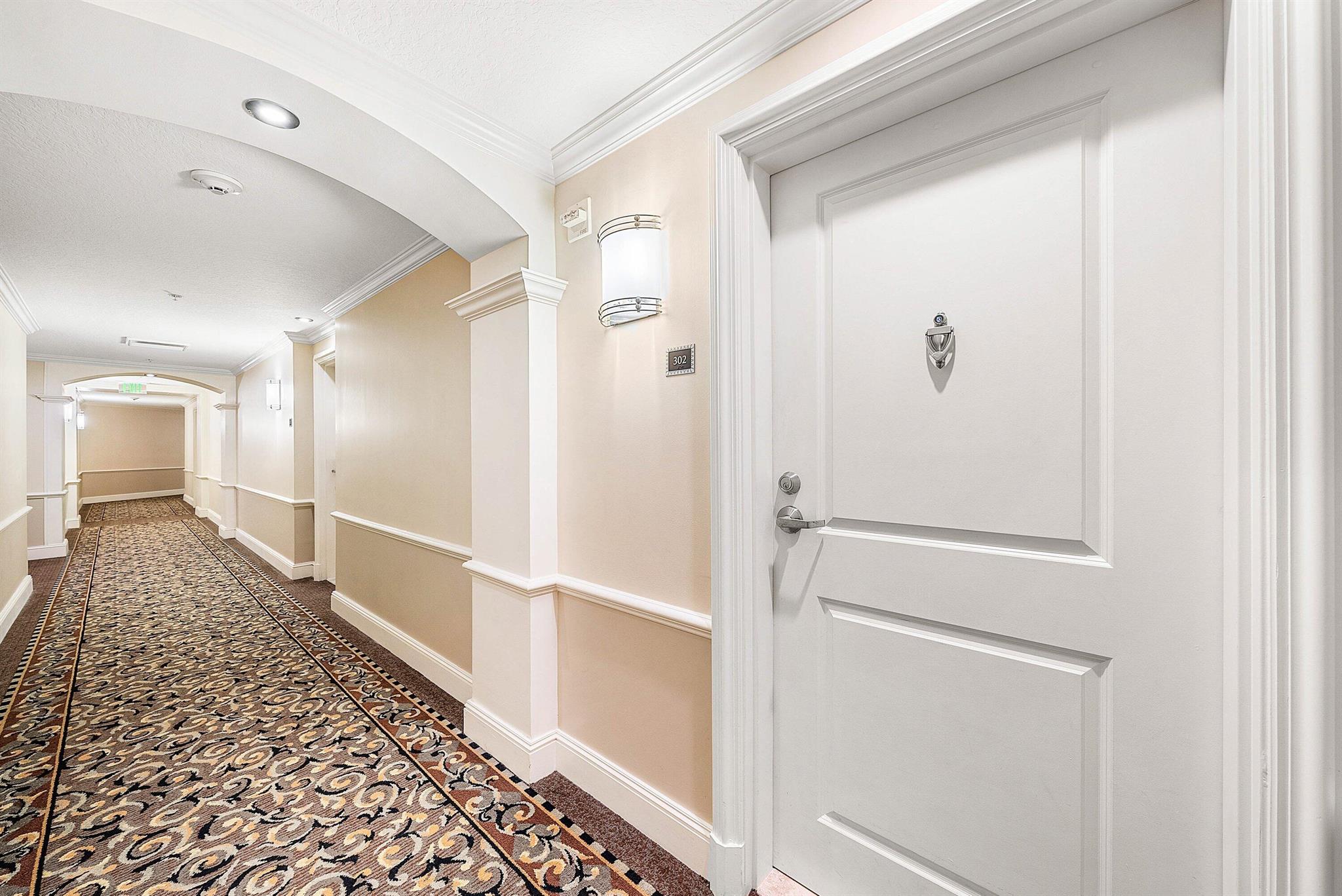 403 Sapodilla Ave #302