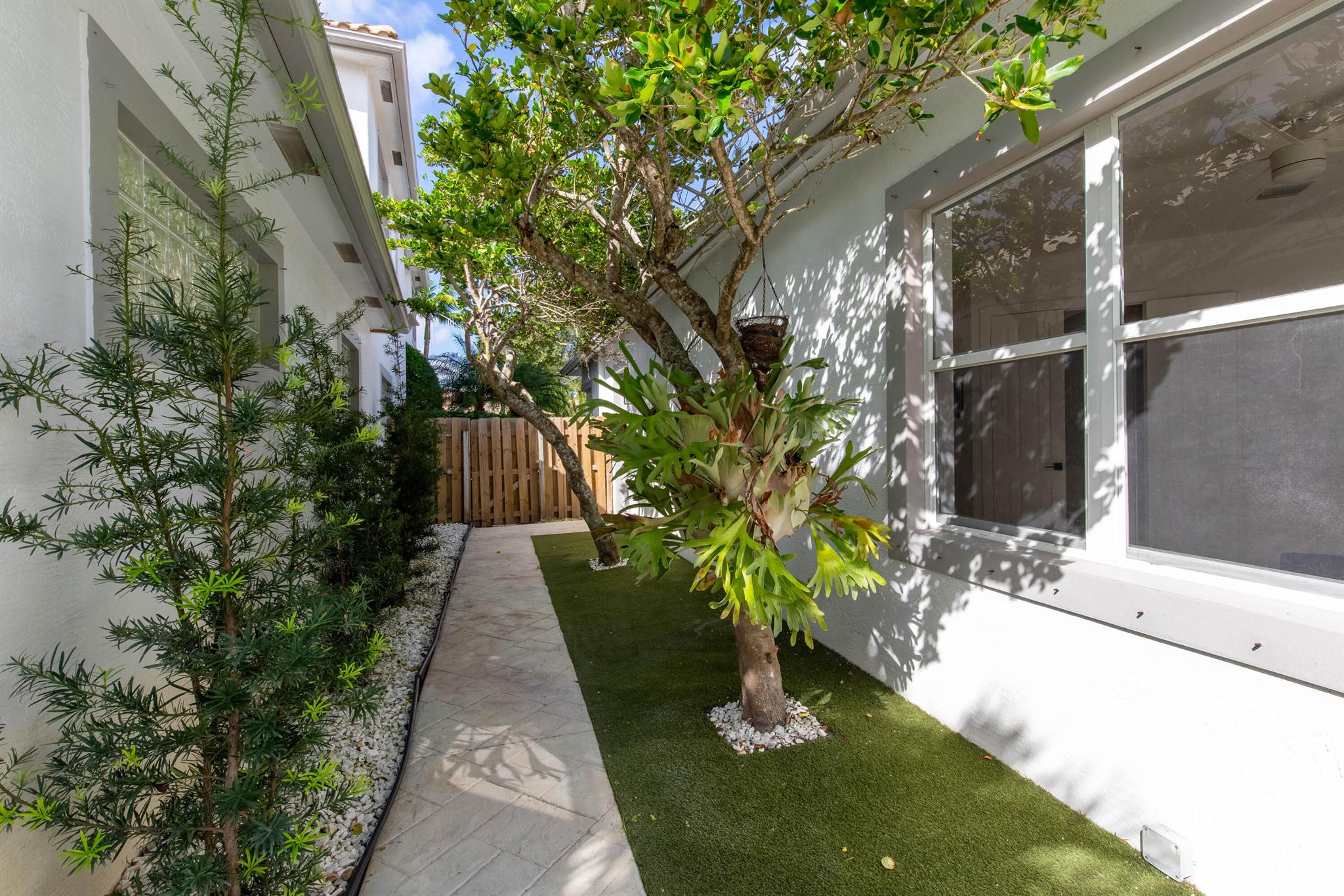 2443 Players Ct Wellington, FL 33414