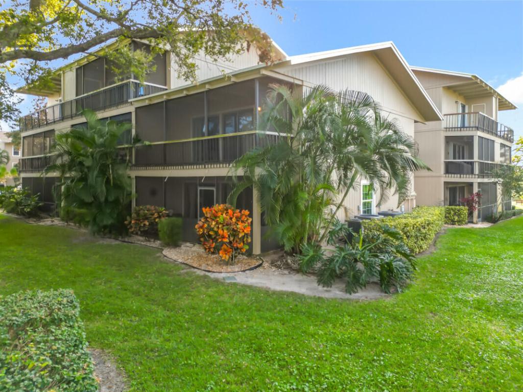 18410 SE Wood Hvn #F Jupiter, FL 33469