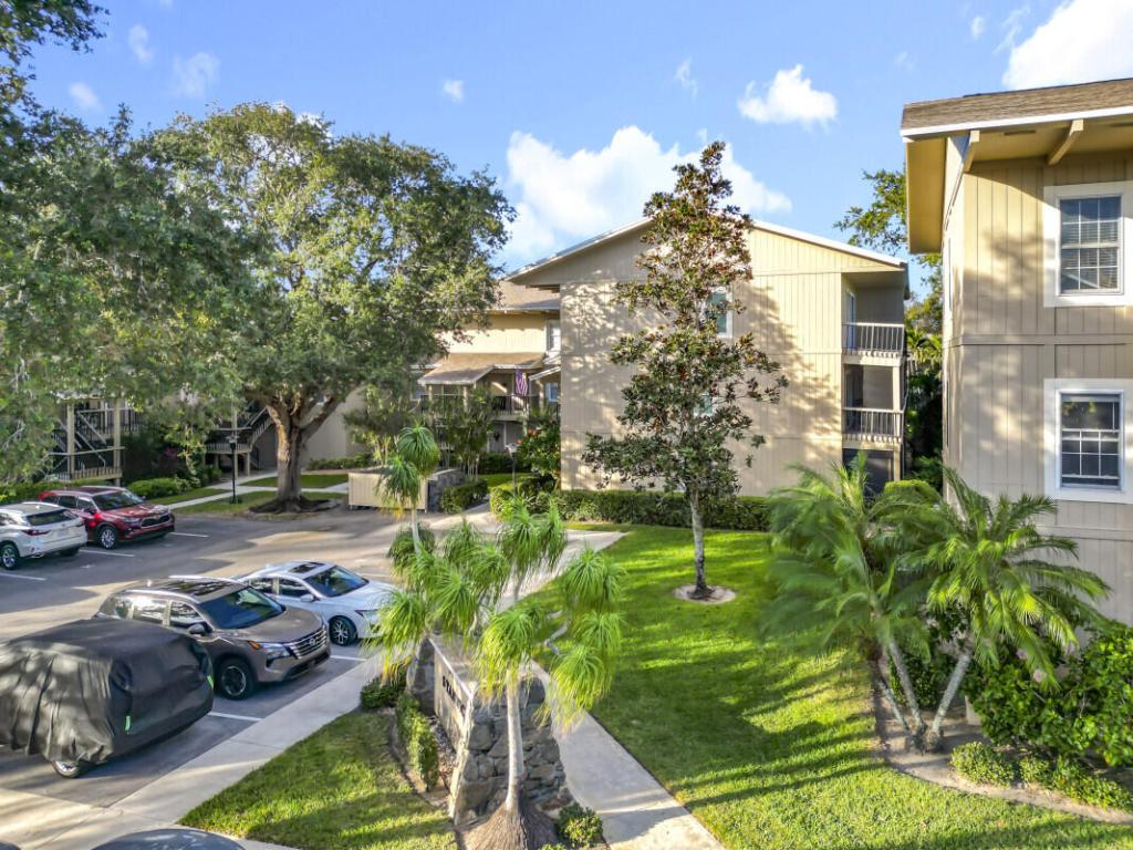 18410 SE Wood Hvn #F Jupiter, FL 33469