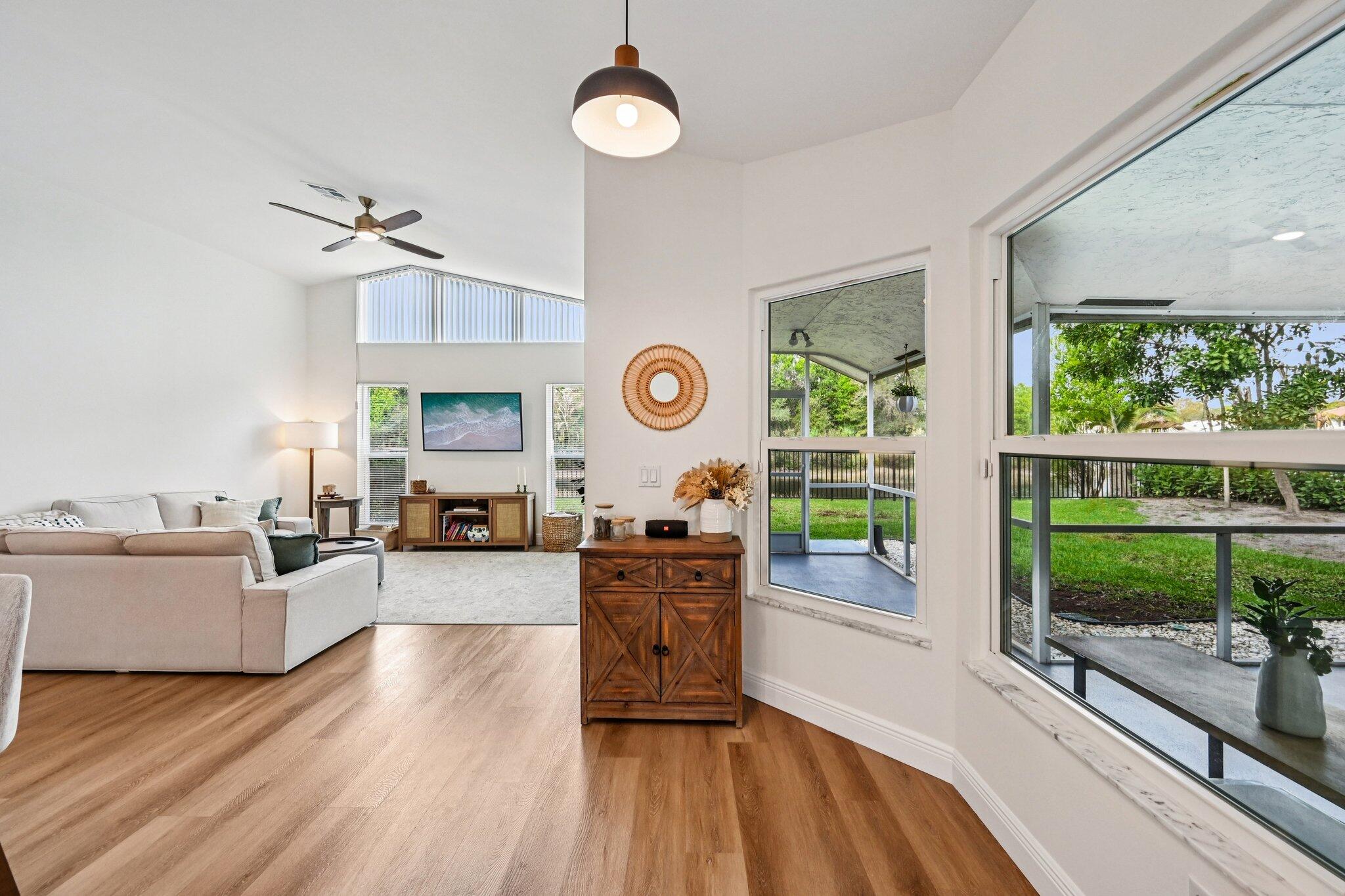 18295 Lake Bnd Jupiter, FL 33458