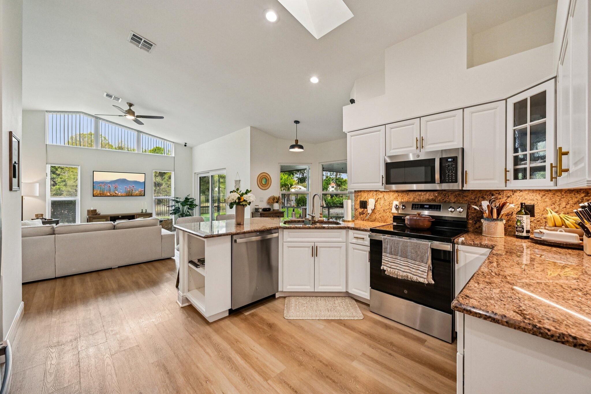 18295 Lake Bnd Jupiter, FL 33458