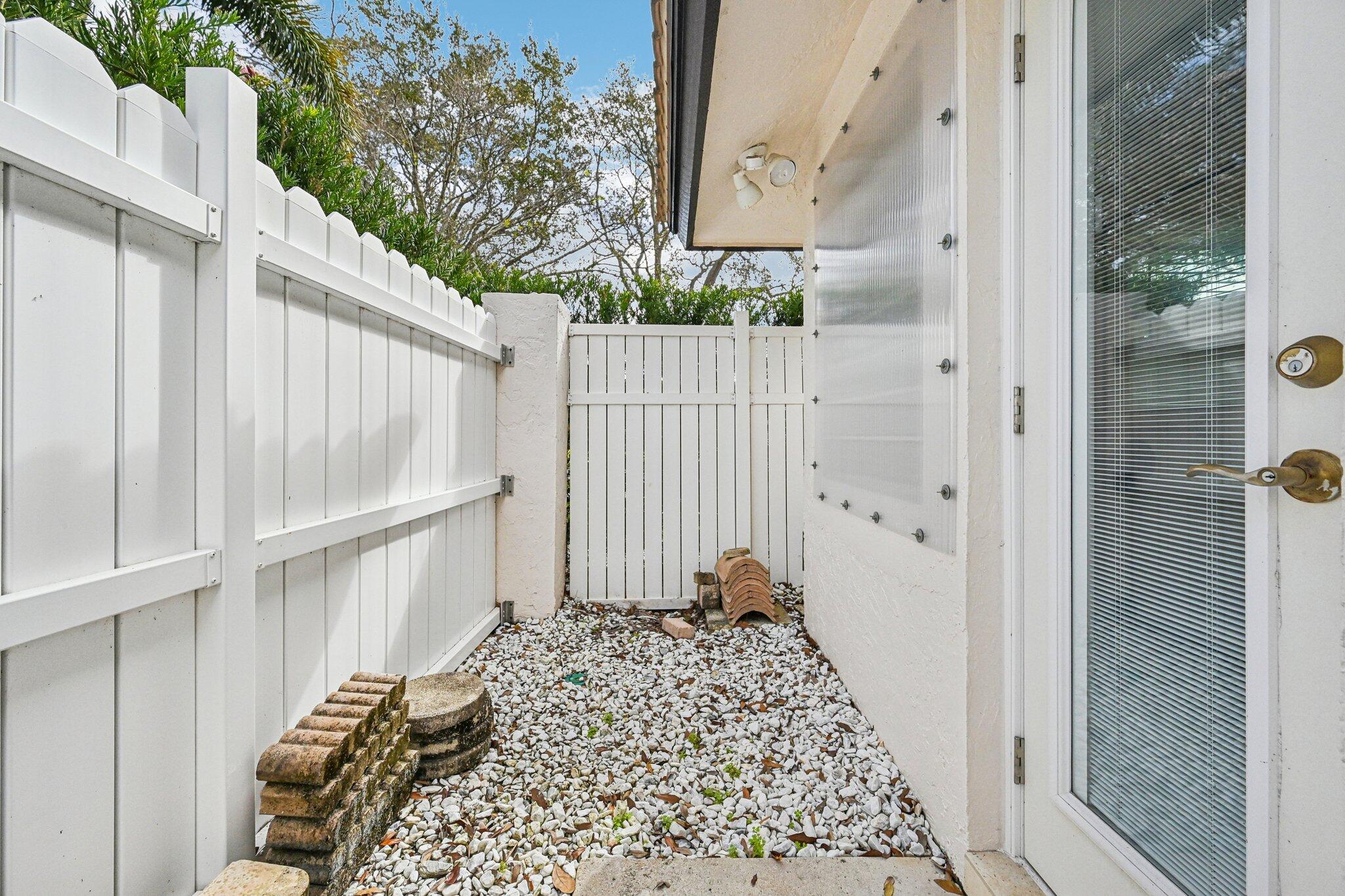 18295 Lake Bnd Jupiter, FL 33458