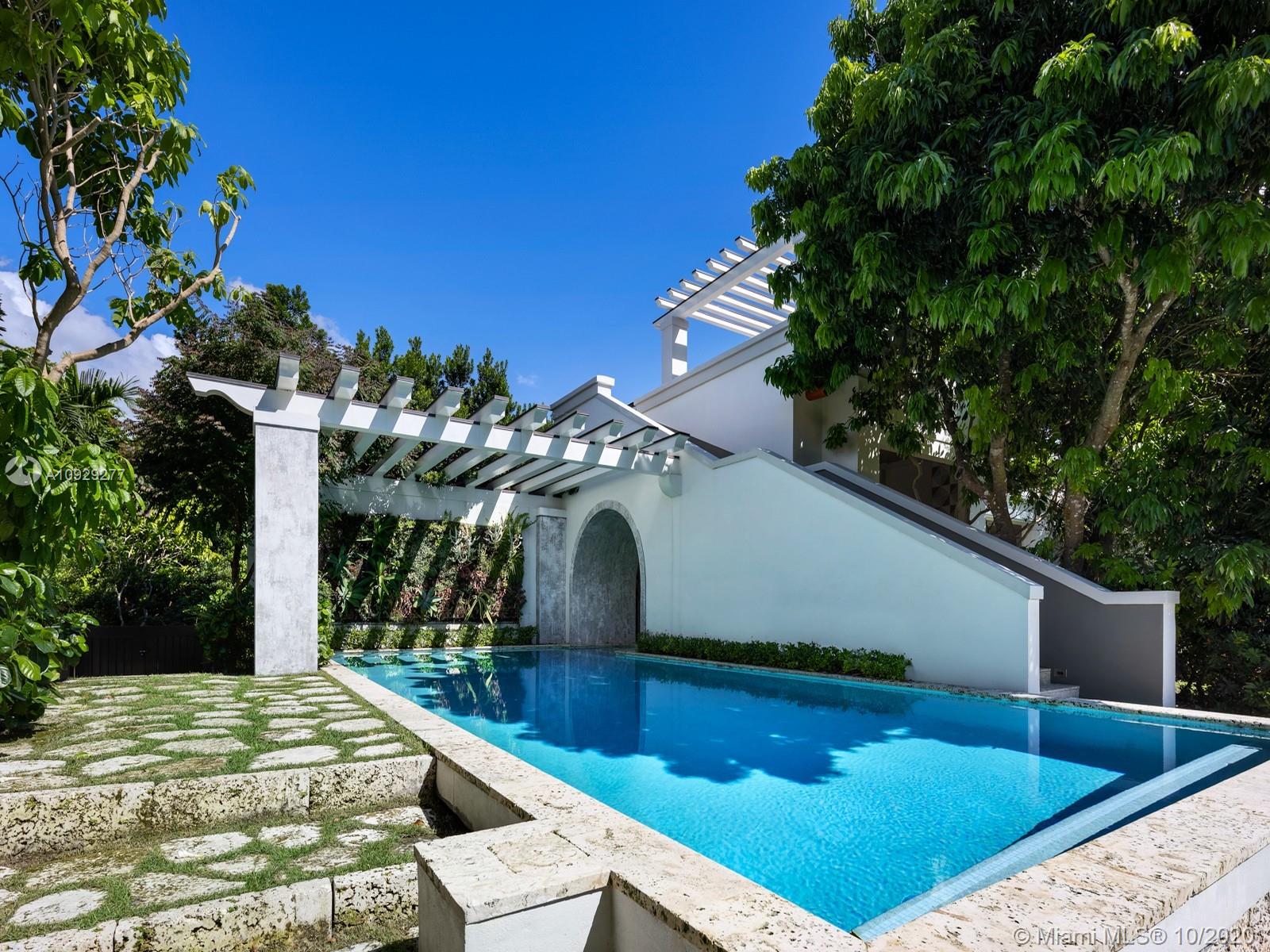 125 Solano Prado Coral Gables, FL 33156