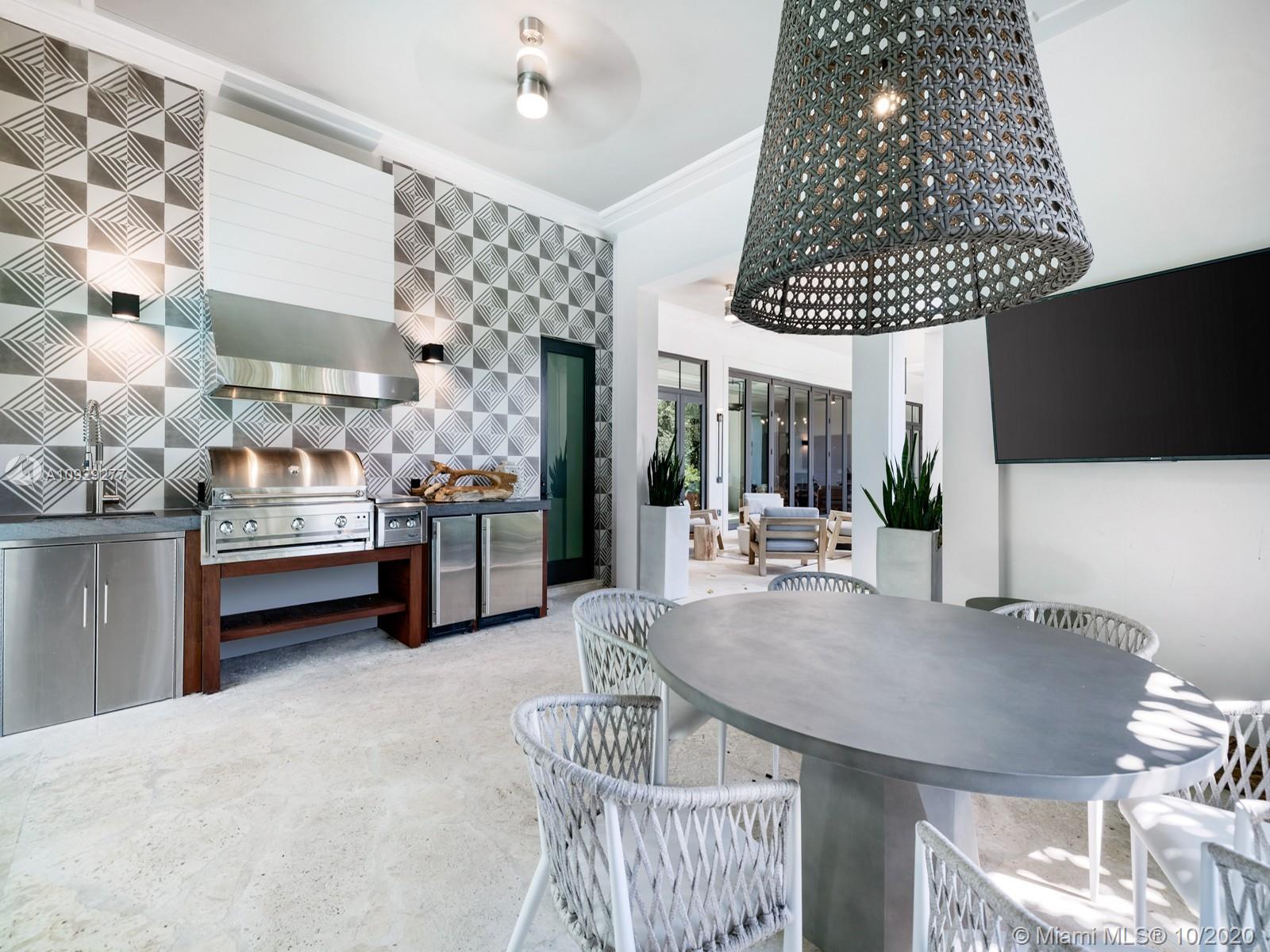 125 Solano Prado Coral Gables, FL 33156