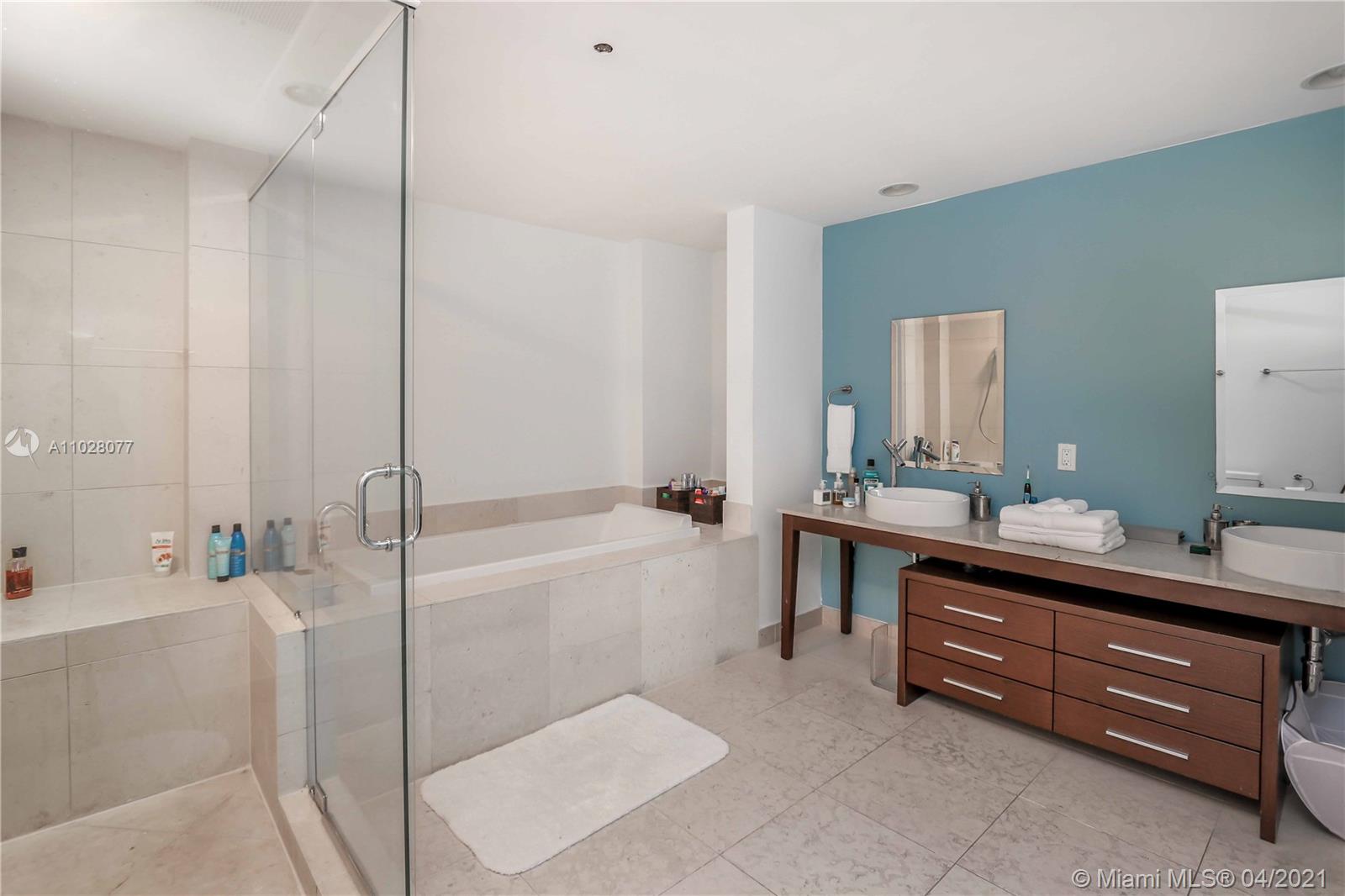 465 Brickell Ave #4403 Miami, FL 33131