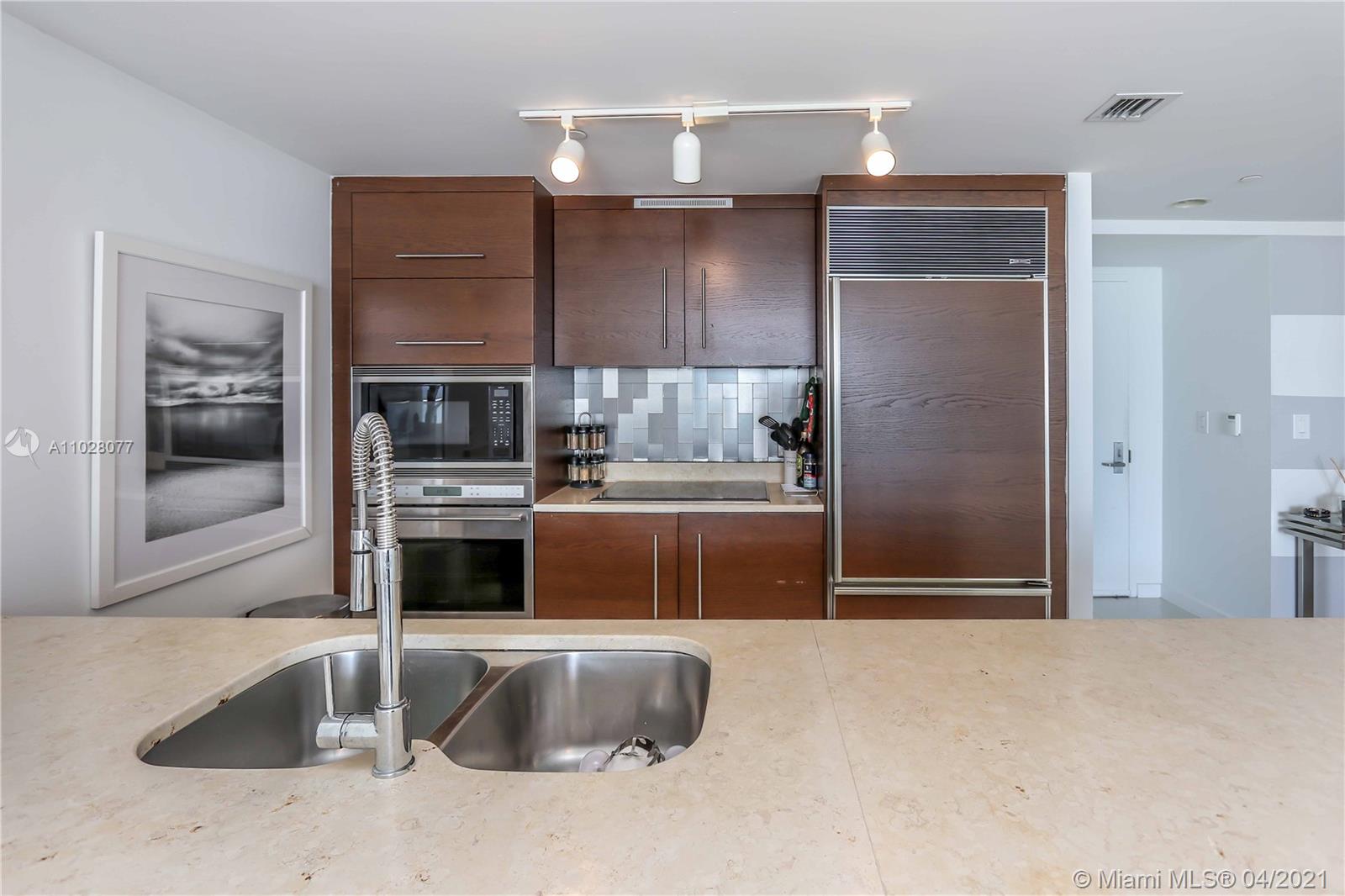 465 Brickell Ave #4403 Miami, FL 33131