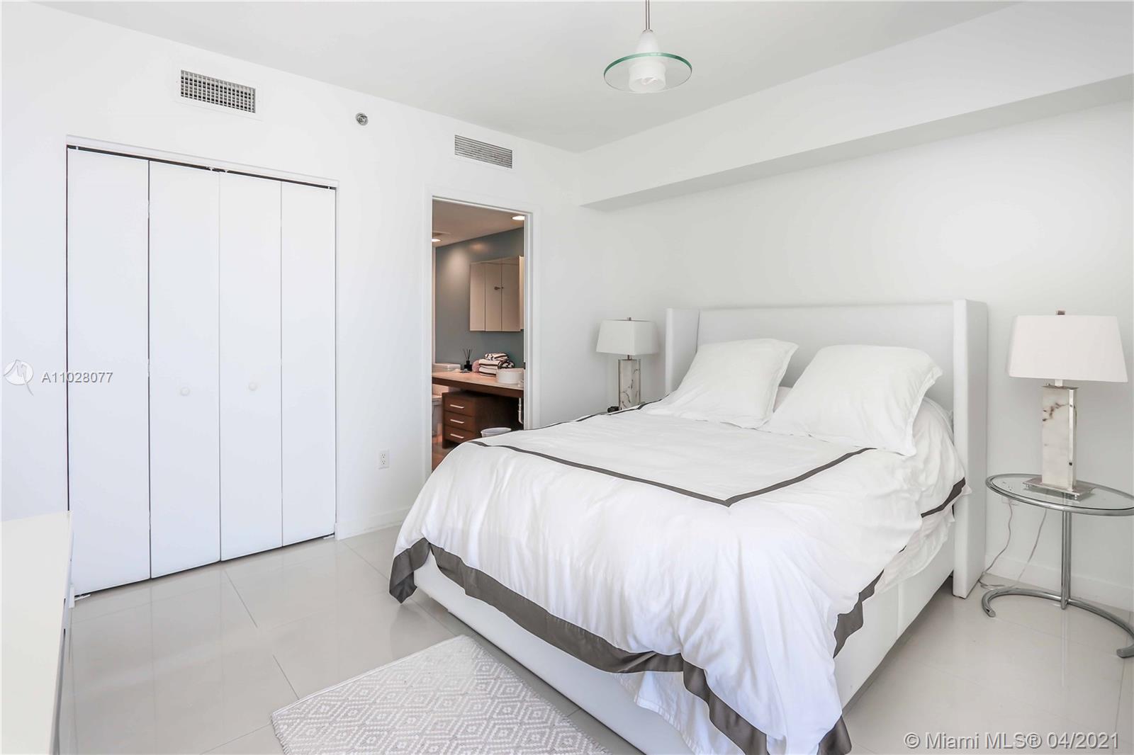 465 Brickell Ave #4403 Miami, FL 33131