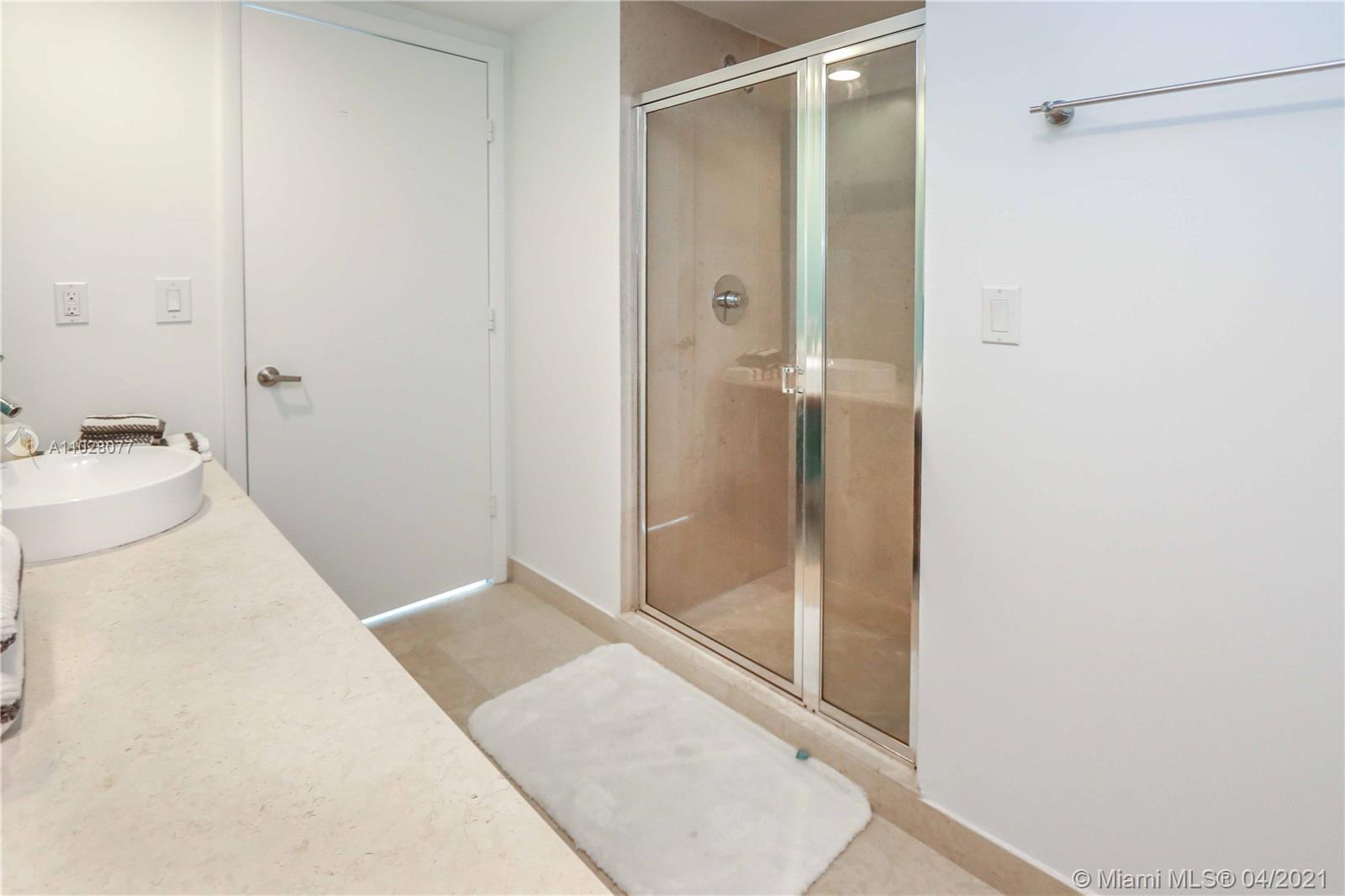 465 Brickell Ave #4403 Miami, FL 33131