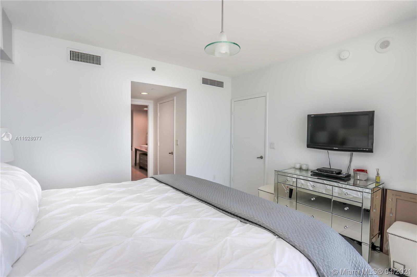 465 Brickell Ave #4403 Miami, FL 33131