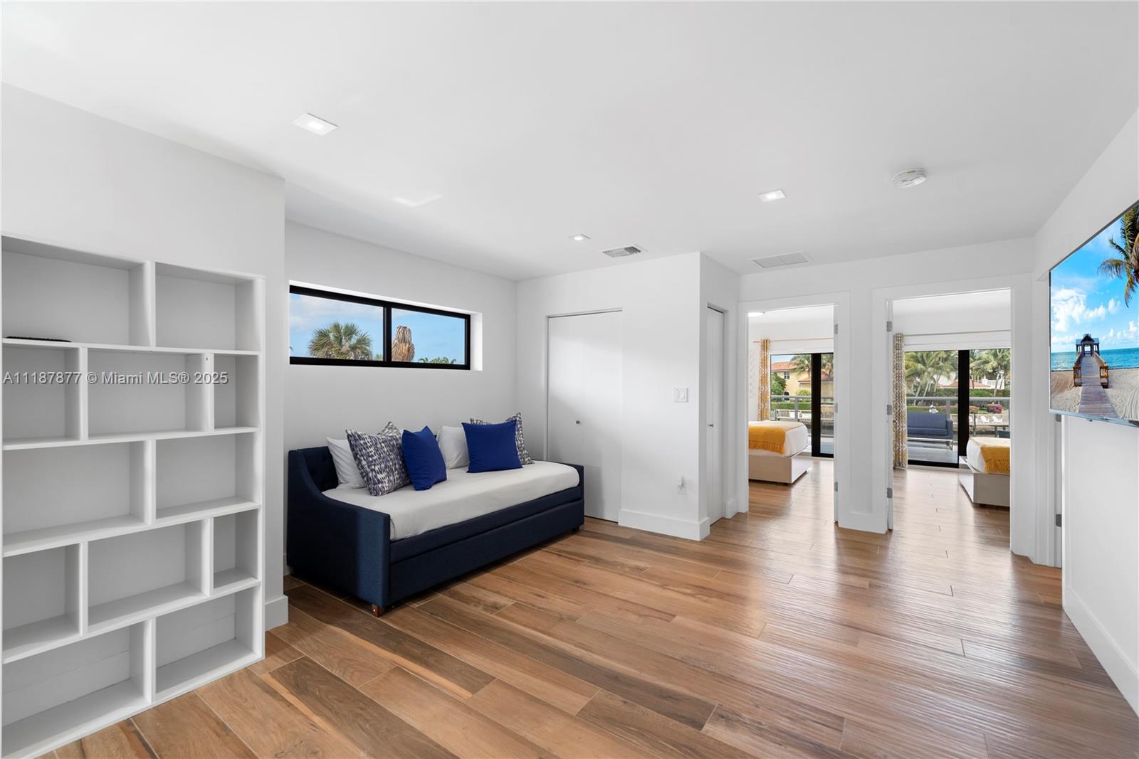 1025 Diplomat Pkwy Hollywood, FL 33019