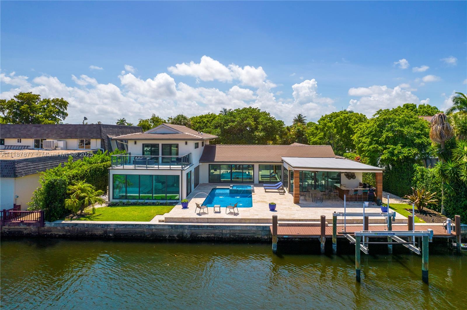 1025 Diplomat Pkwy Hollywood, FL 33019