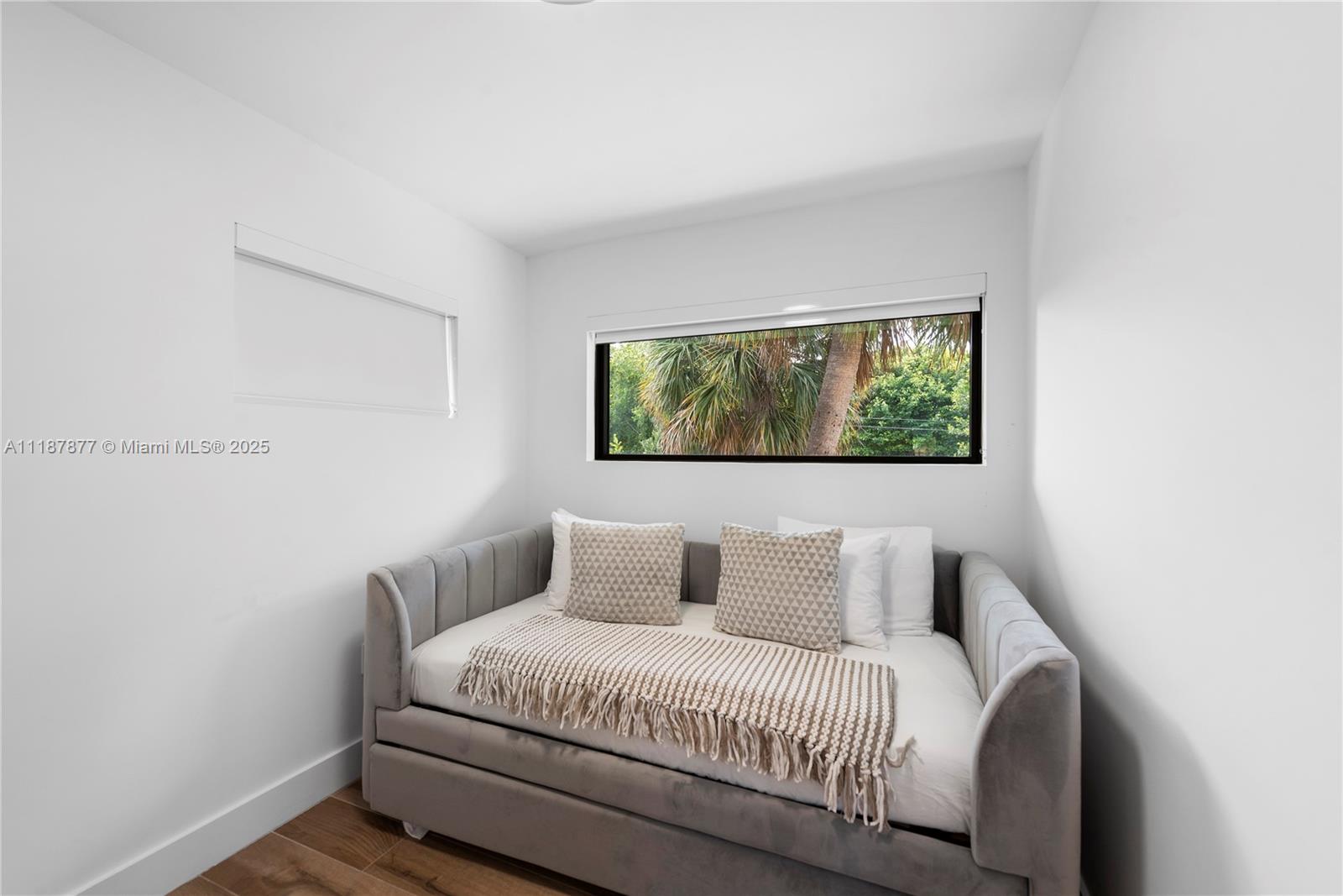 1025 Diplomat Pkwy Hollywood, FL 33019