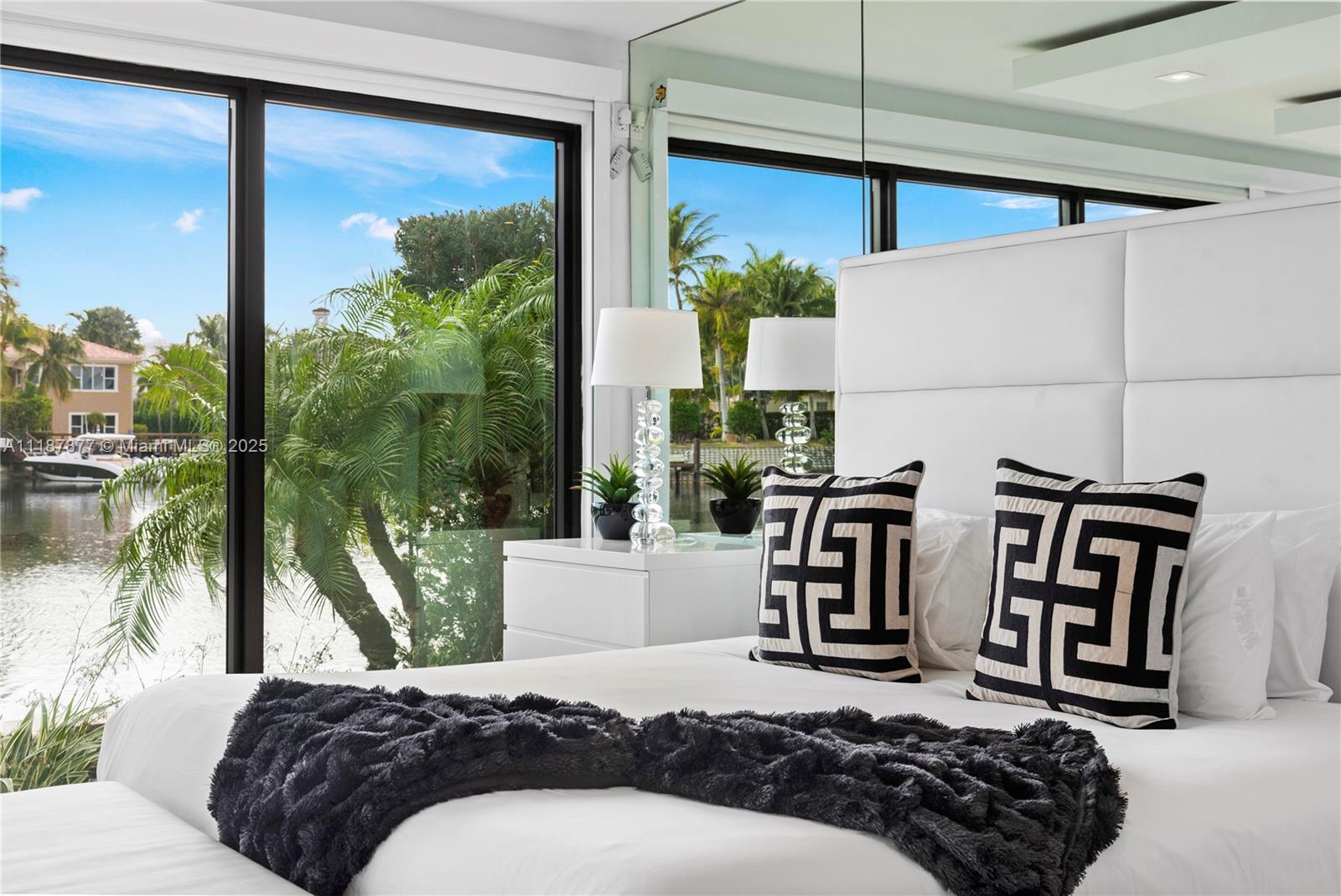 1025 Diplomat Pkwy Hollywood, FL 33019