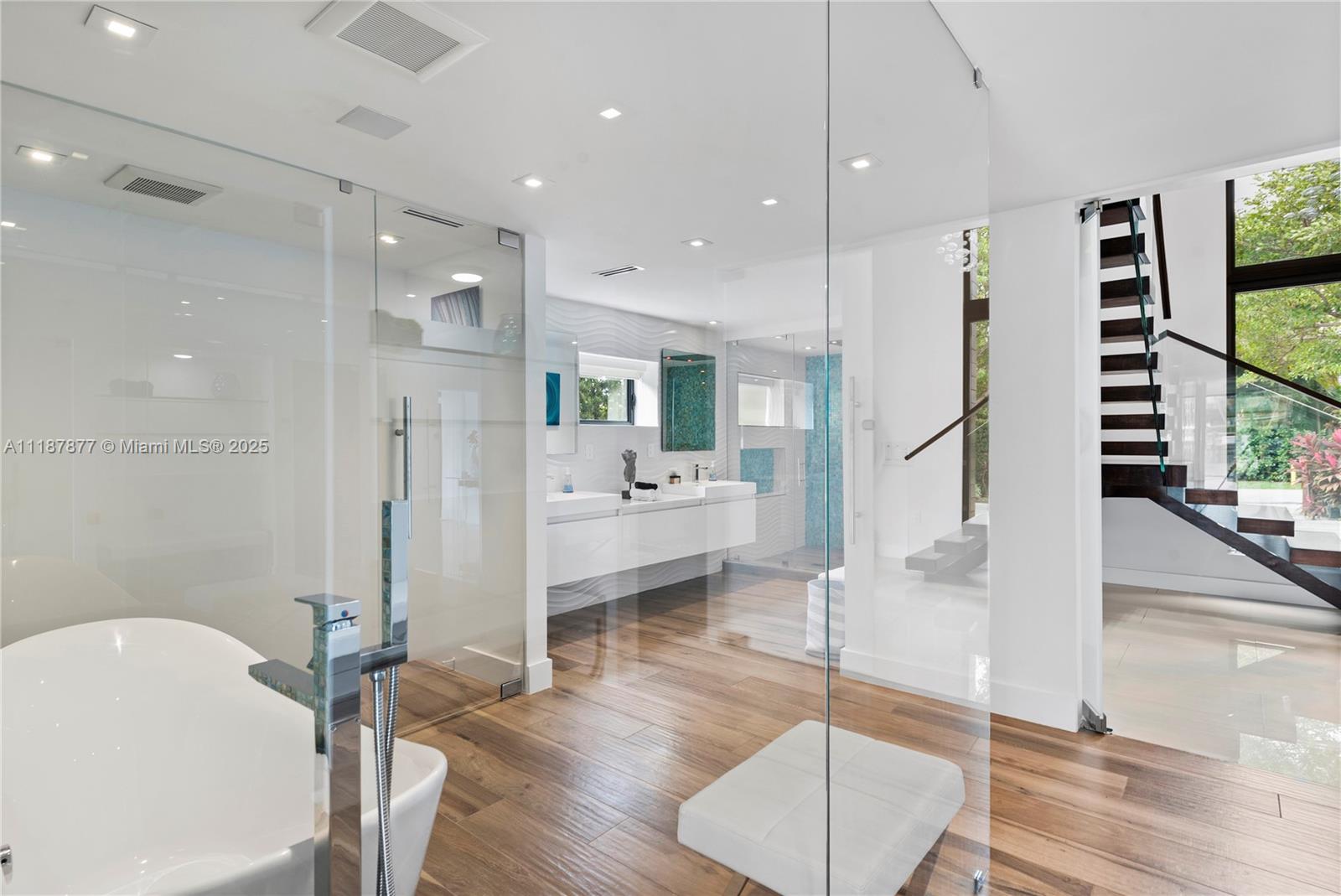 1025 Diplomat Pkwy Hollywood, FL 33019