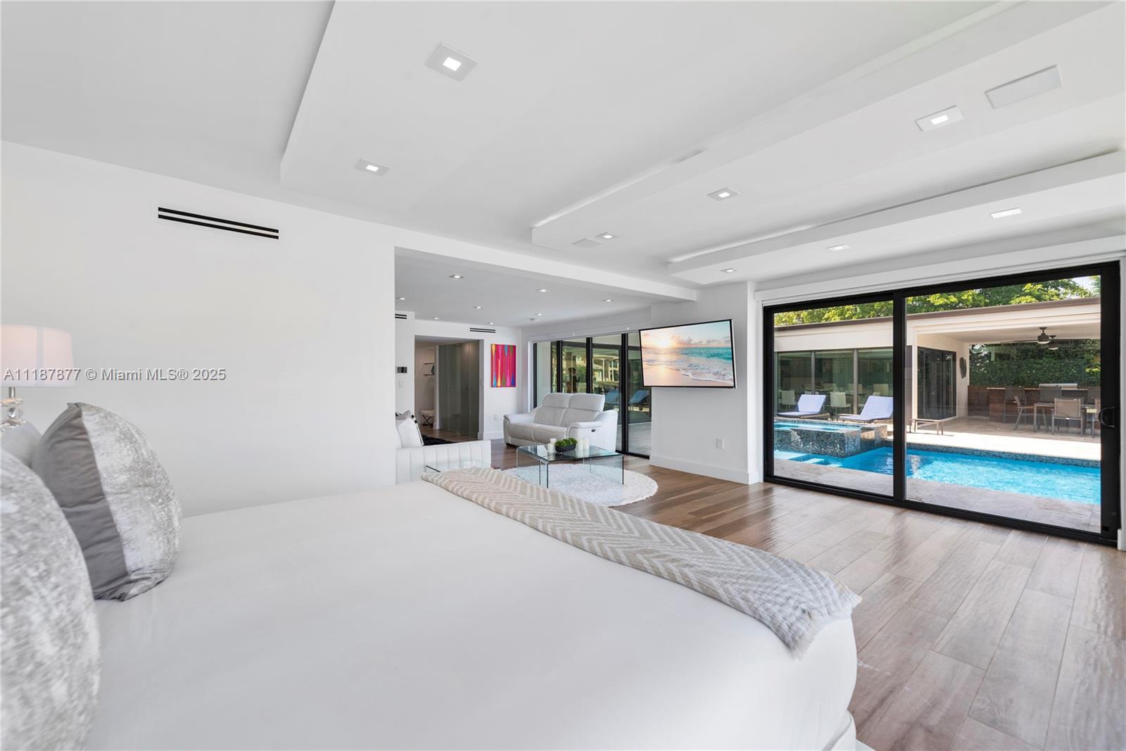 1025 Diplomat Pkwy Hollywood, FL 33019