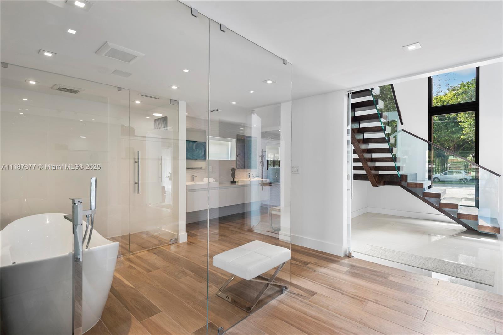 1025 Diplomat Pkwy Hollywood, FL 33019