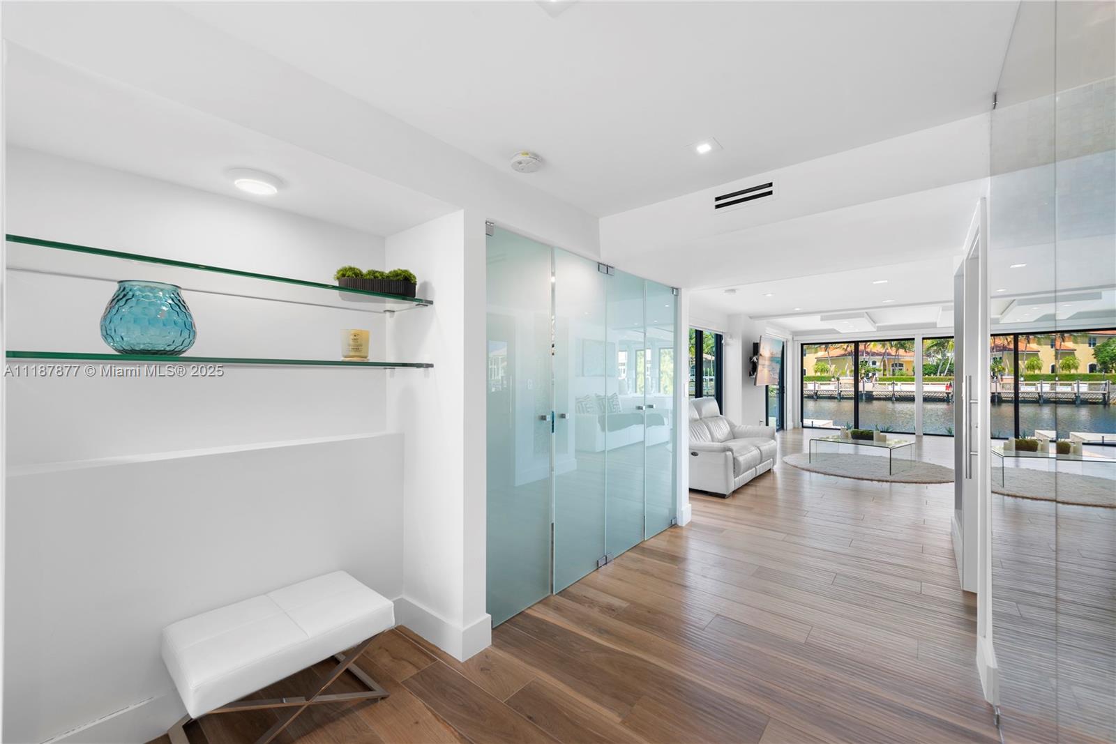 1025 Diplomat Pkwy Hollywood, FL 33019