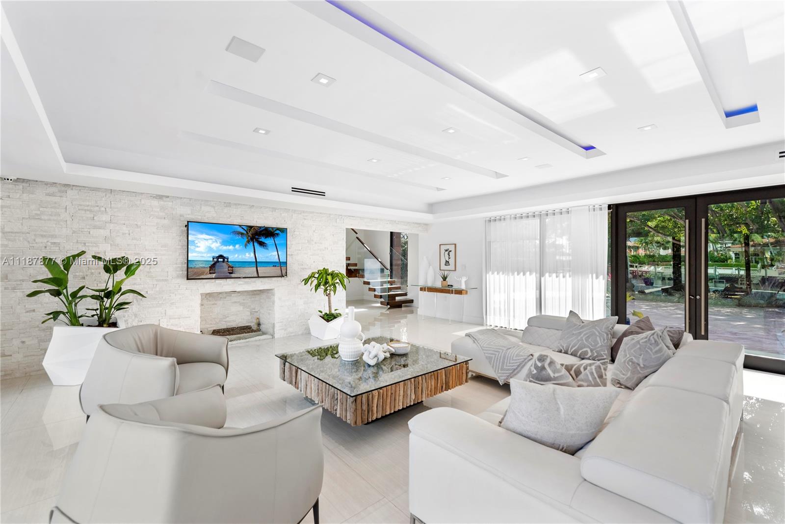 1025 Diplomat Pkwy Hollywood, FL 33019