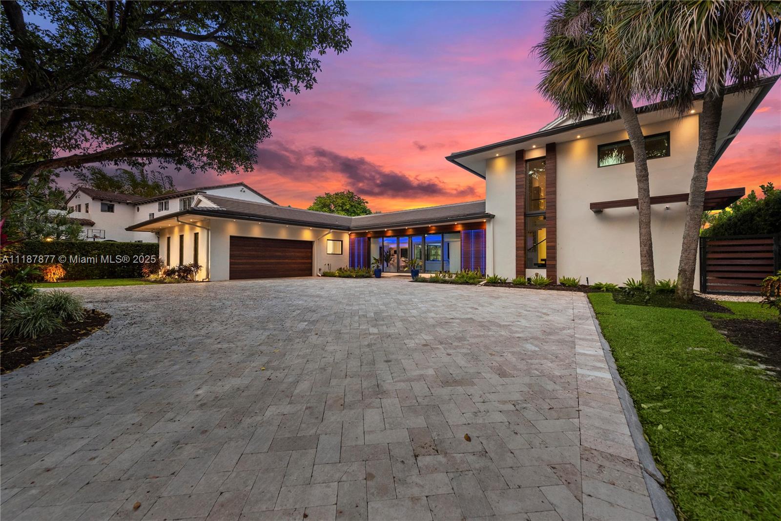 1025 Diplomat Pkwy Hollywood, FL 33019