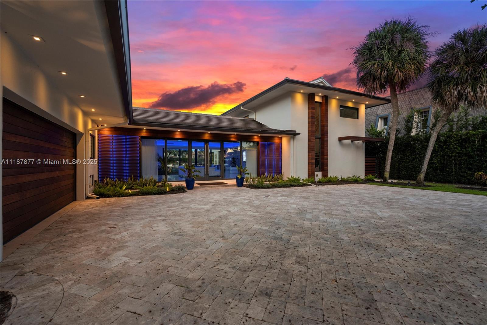 1025 Diplomat Pkwy Hollywood, FL 33019